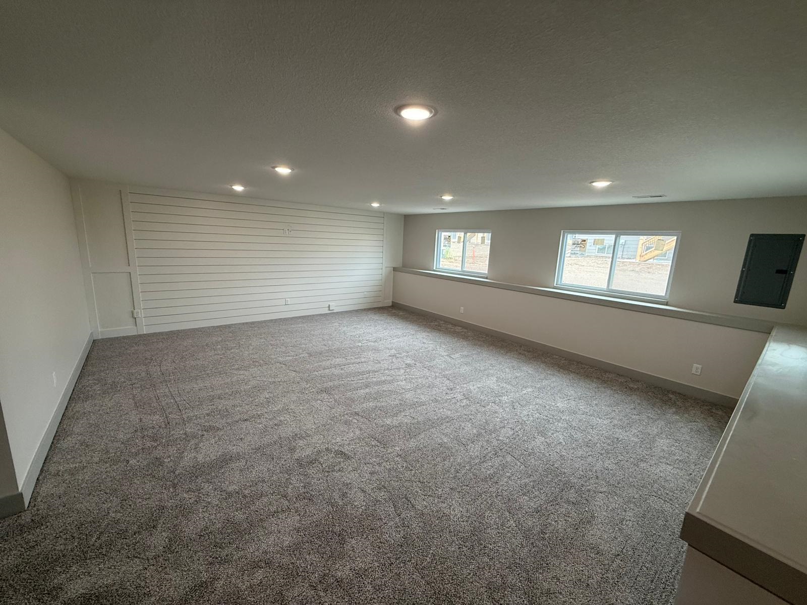 5854 N Newport Ct Property Photo 13