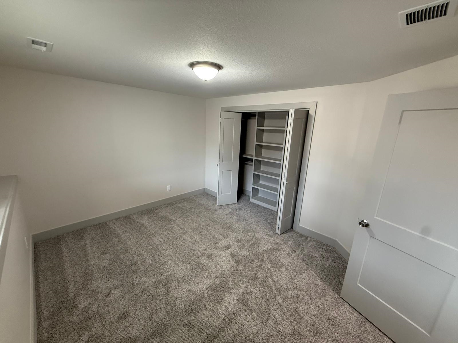 5854 N Newport Ct Property Photo 15