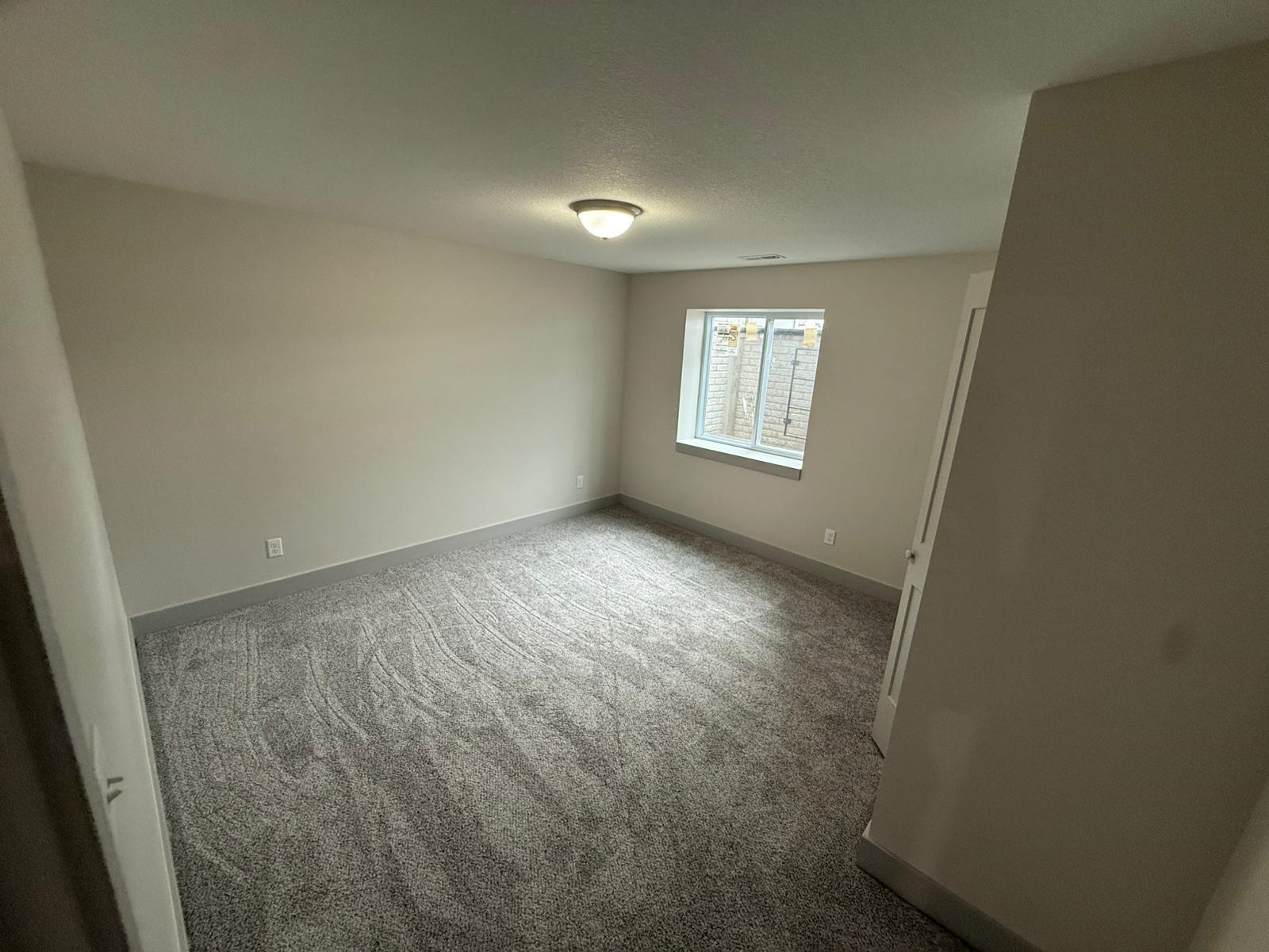 5854 N Newport Ct Property Photo 16