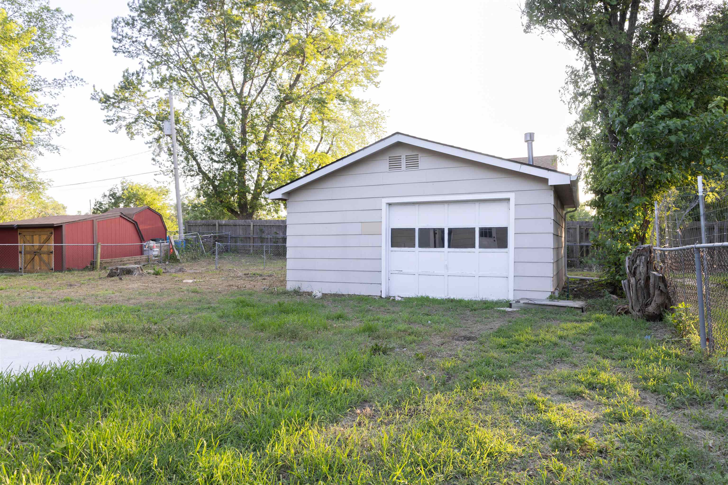 1335 N Anna St Property Photo 22
