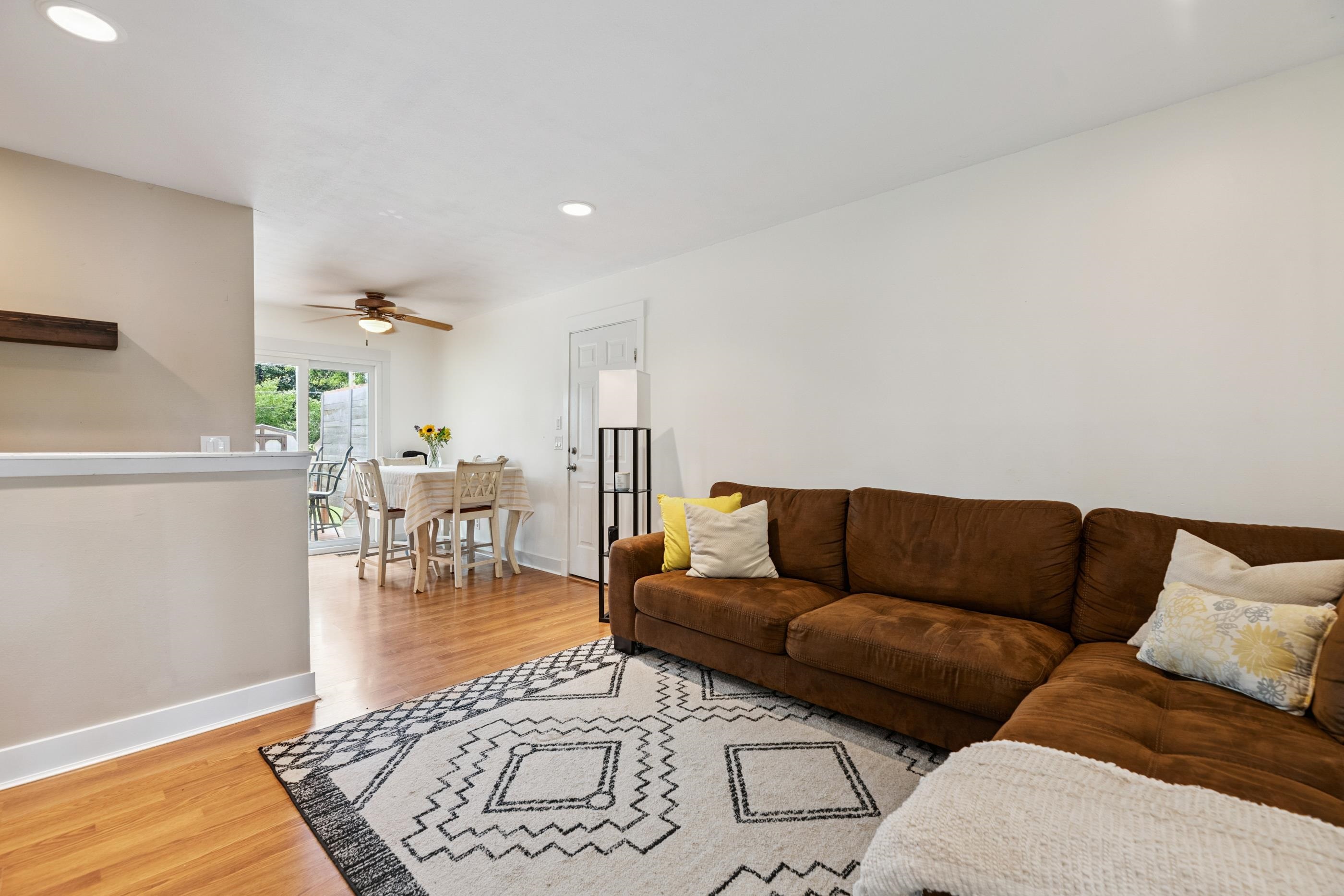 1208 N Doris St Property Photo 4