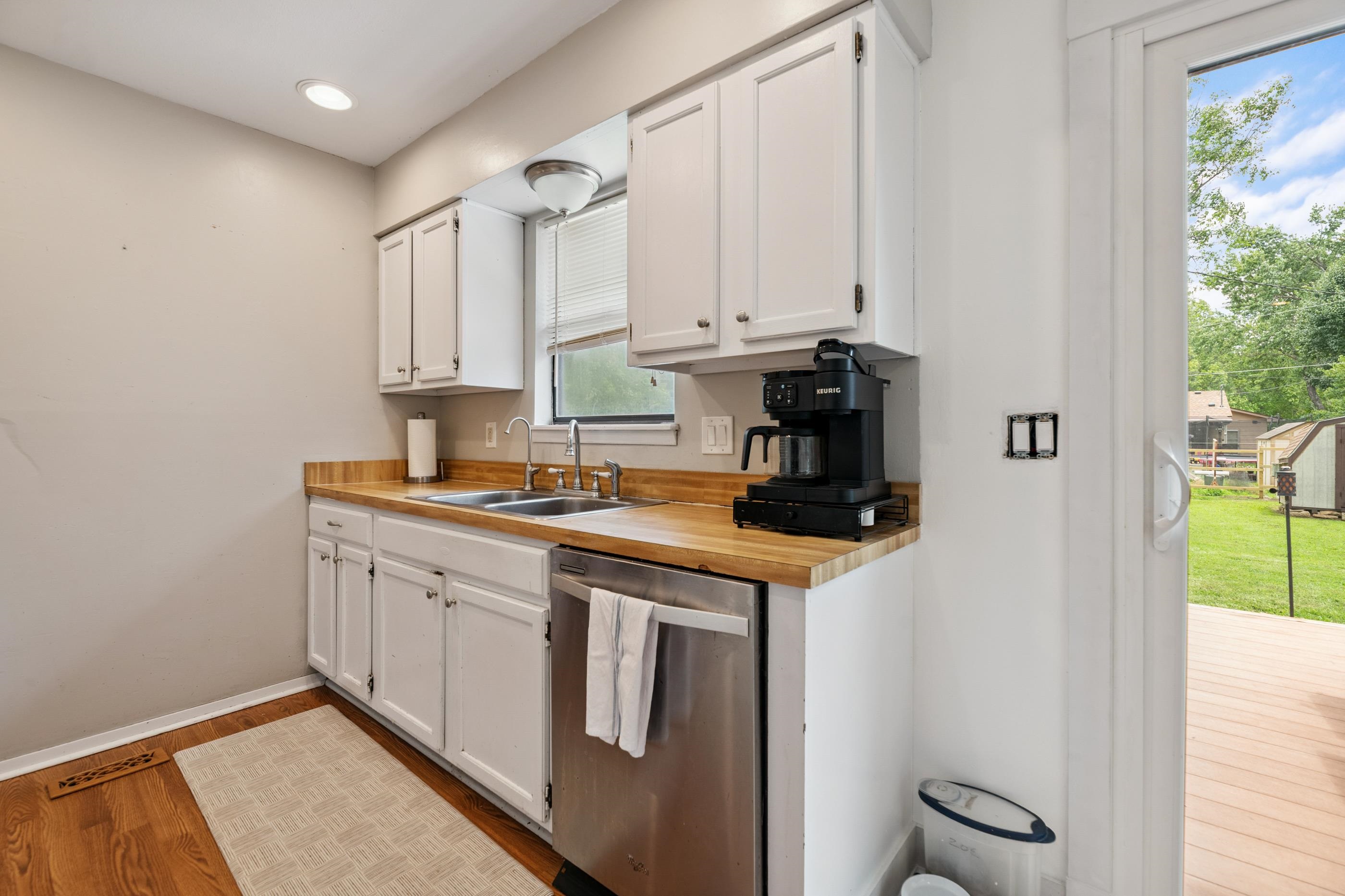 1208 N Doris St Property Photo 8
