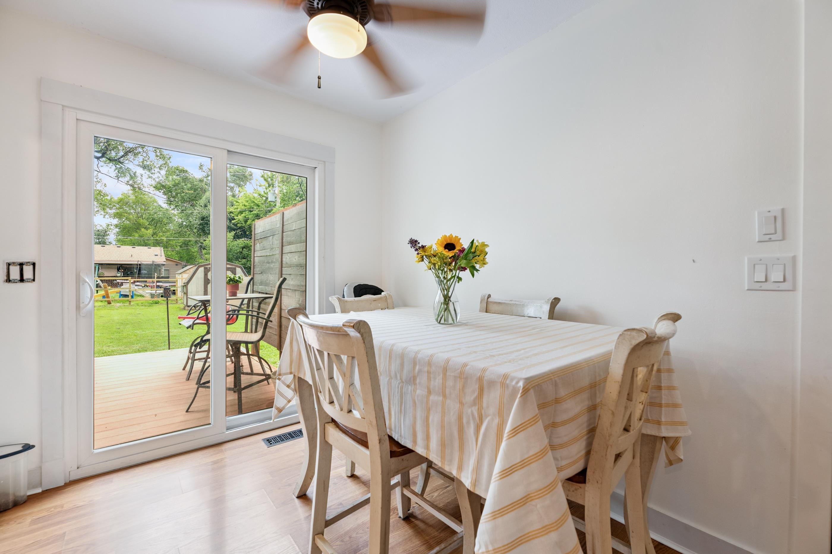 1208 N Doris St Property Photo 10