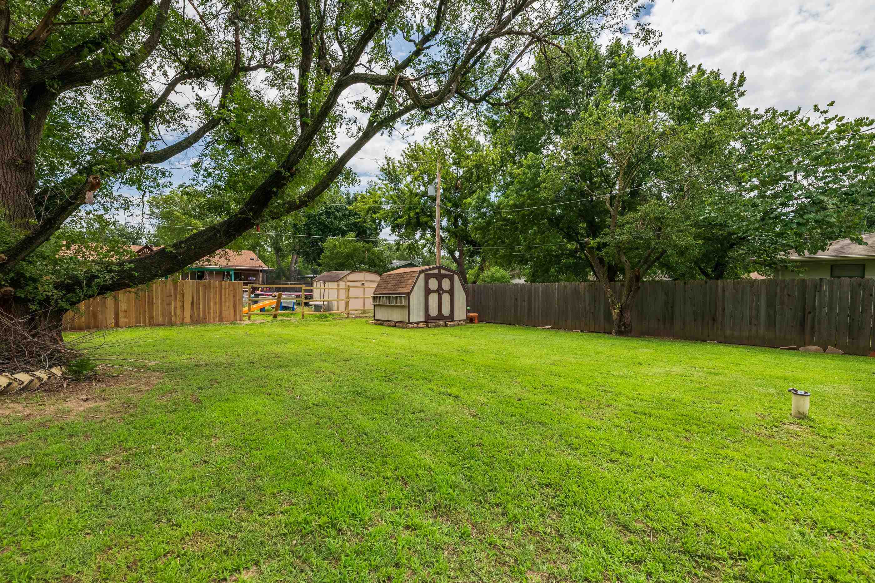 1208 N Doris St Property Photo 24