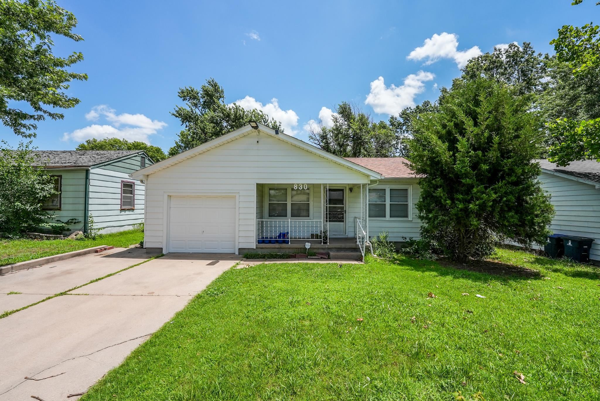 830 N Atchison St Property Photo 1