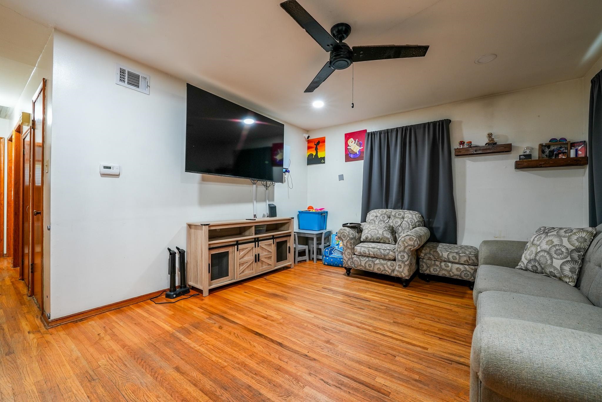830 N Atchison St Property Photo 3