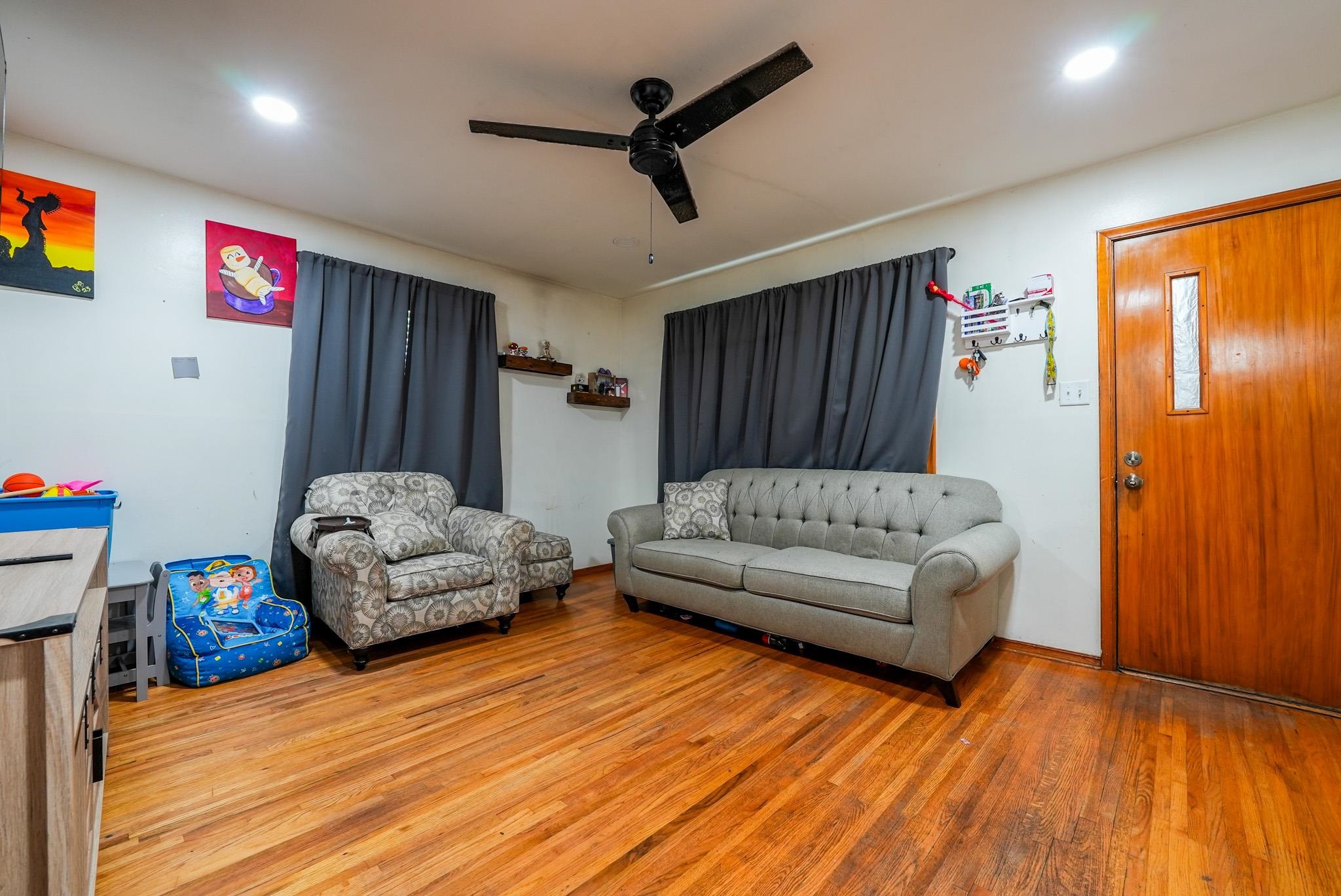 830 N Atchison St Property Photo 4