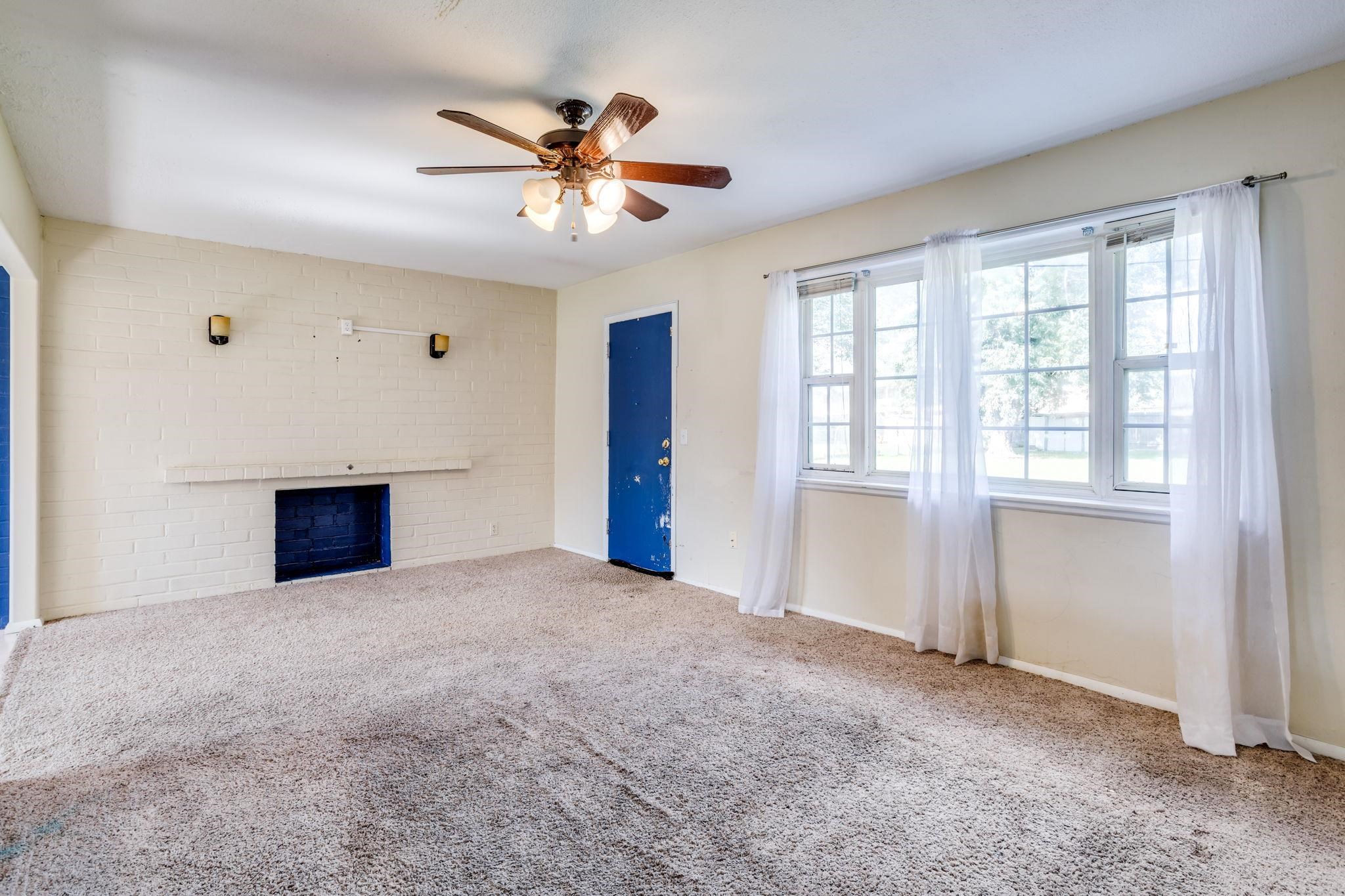 1480 N Clarence Ave Property Photo 5