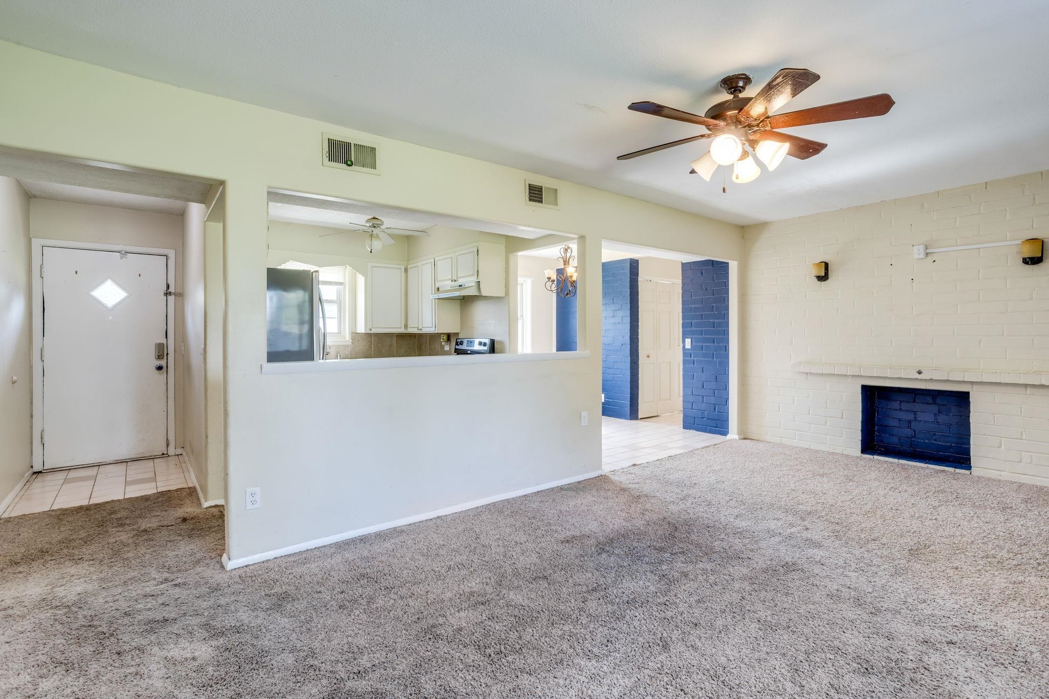 1480 N Clarence Ave Property Photo 6