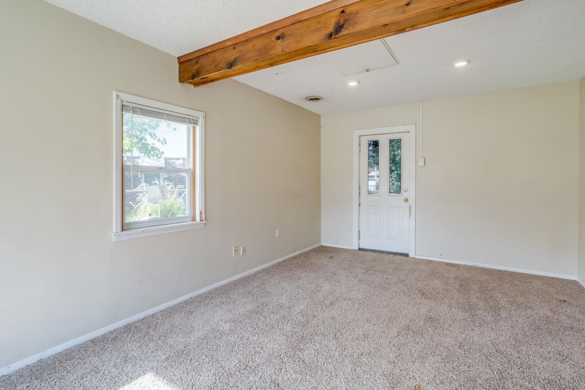 1480 N Clarence Ave Property Photo 16
