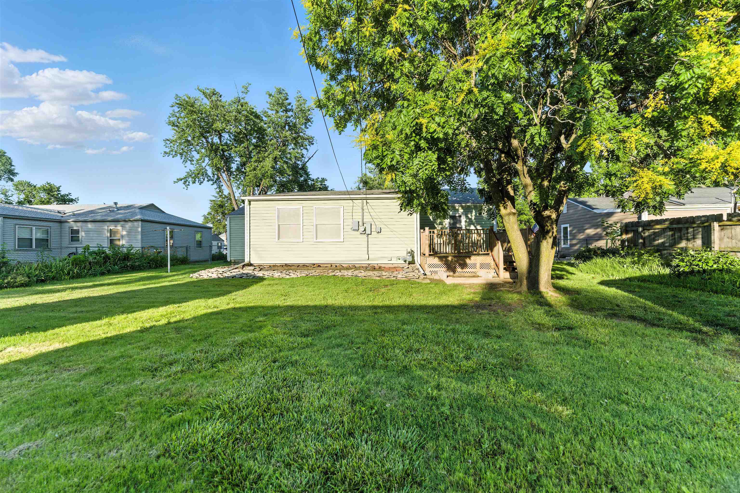 860 Plaza Dr Property Photo 3