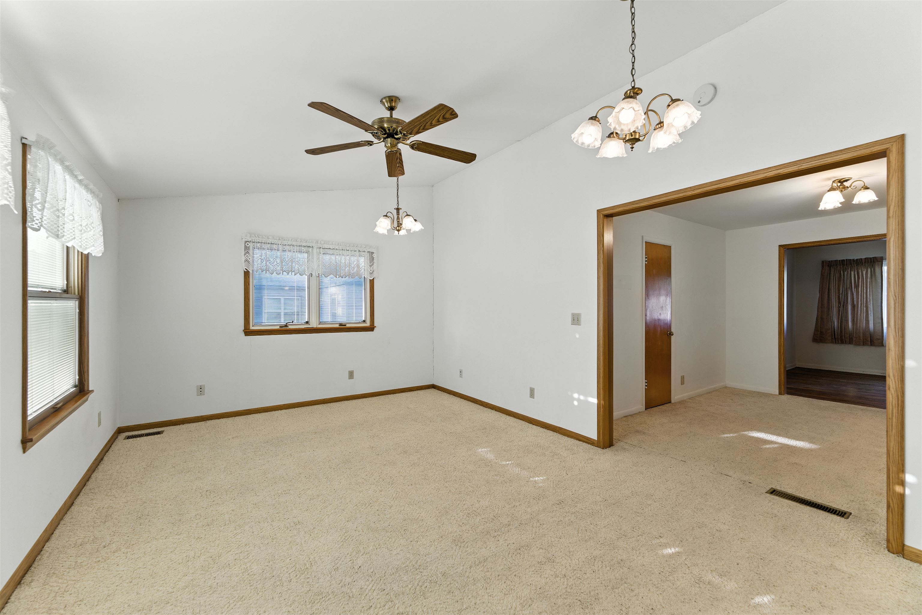 860 Plaza Dr Property Photo 6