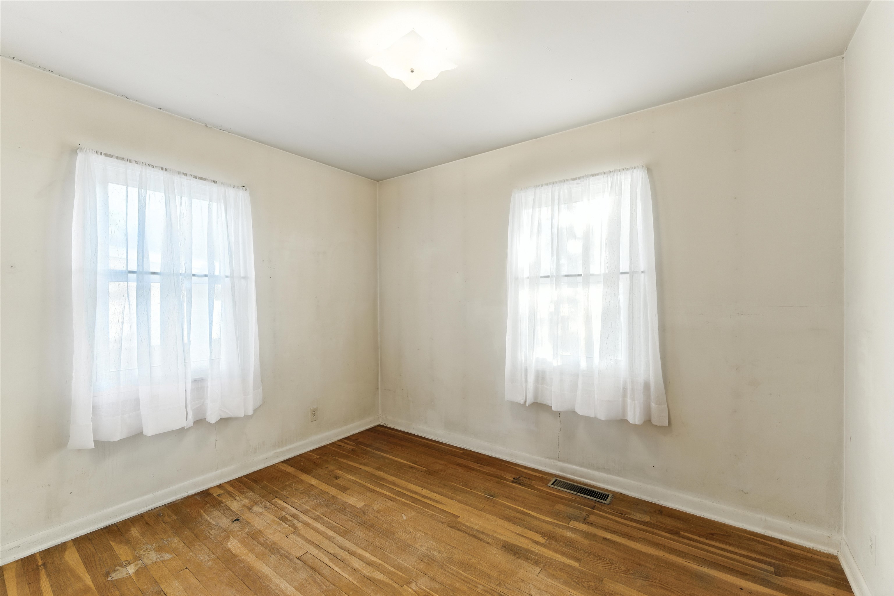 860 Plaza Dr Property Photo 12