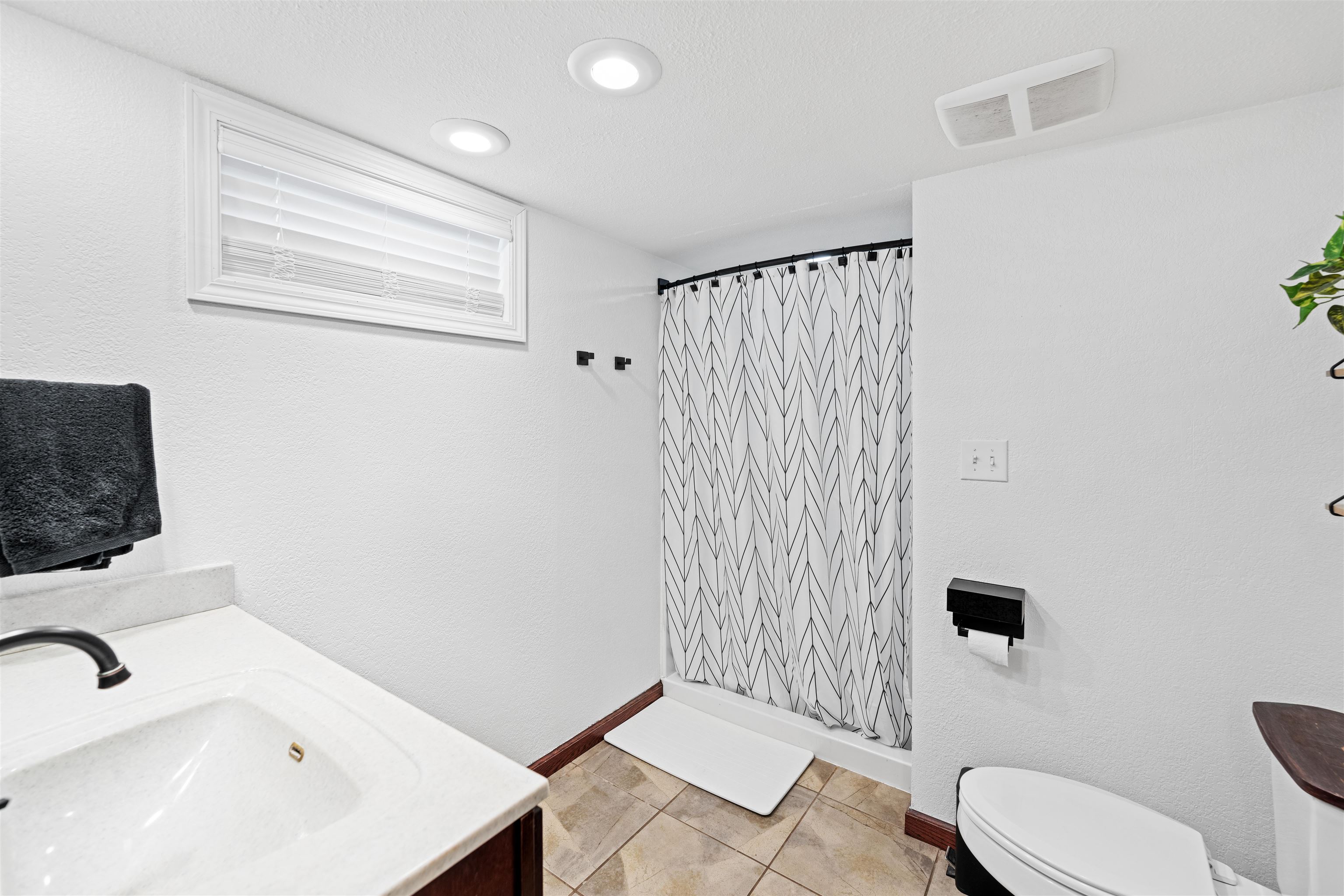 344 W Kirwin Ave Property Photo 17
