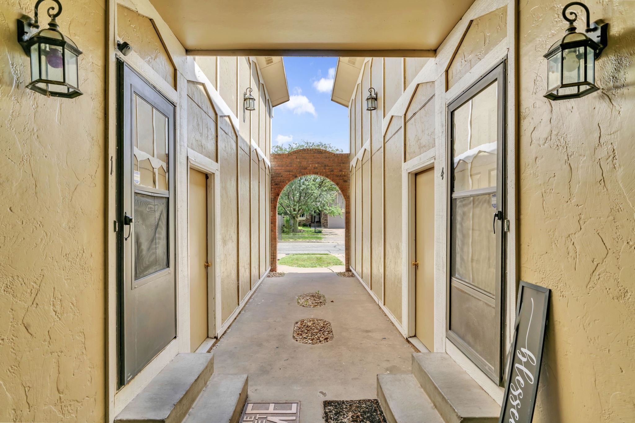 10604 W Texas St Property Photo 8