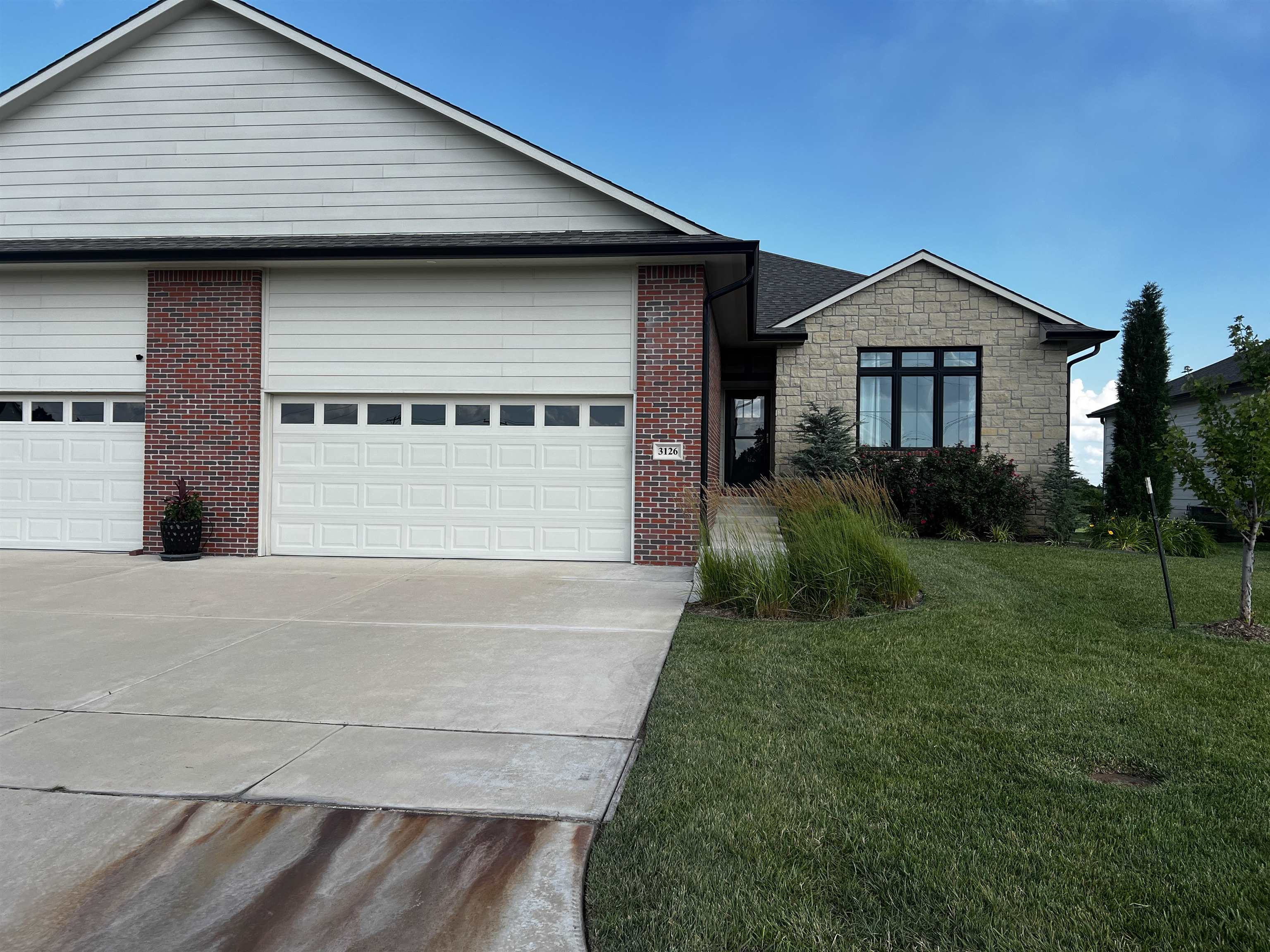 3126 Long Court Property Photo 1