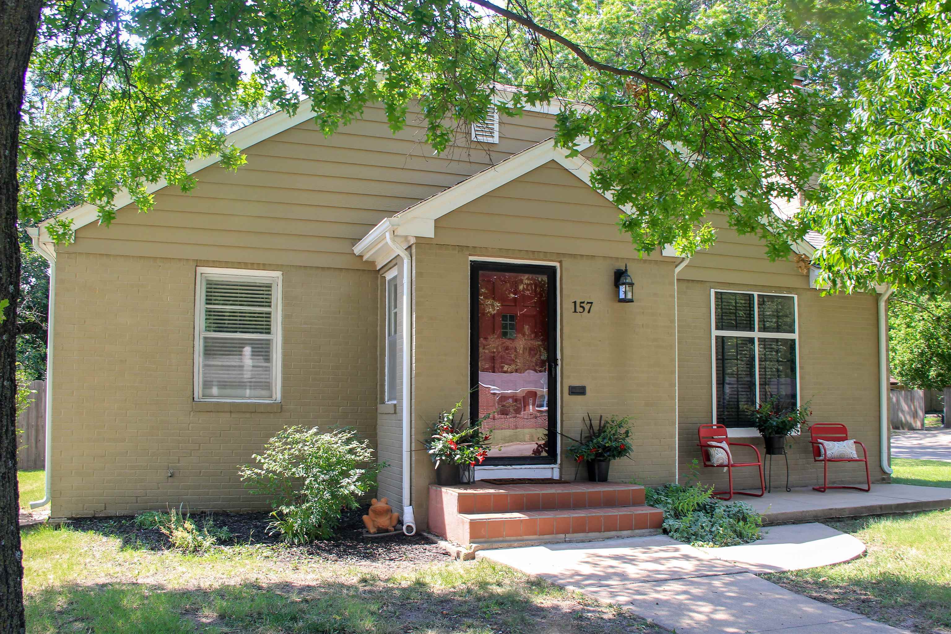 157 N Edgemoor St Property Photo 1