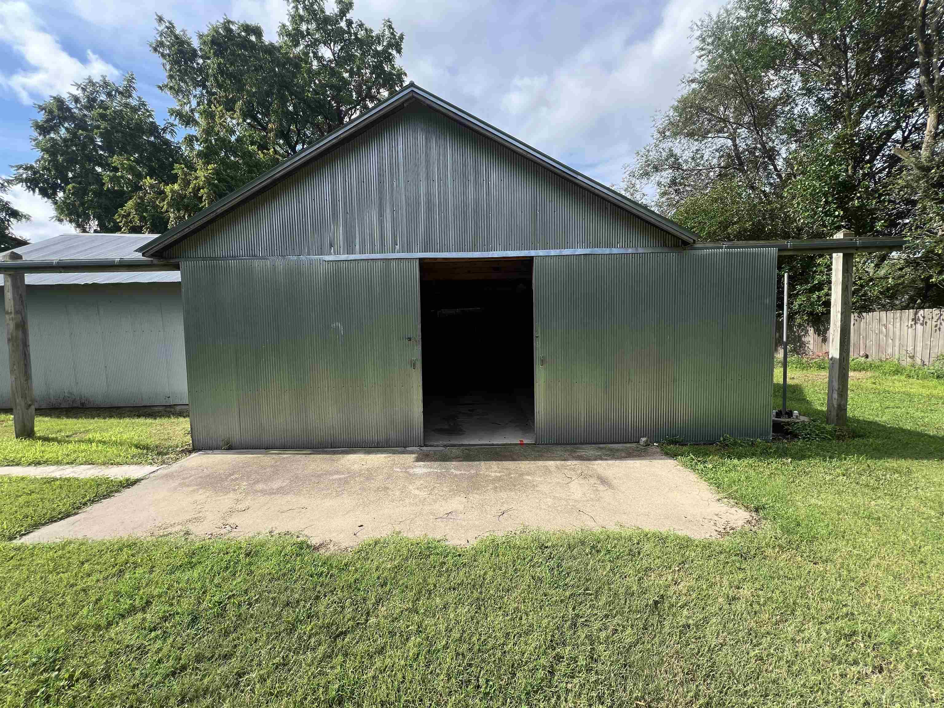610 S Main St Property Photo 35