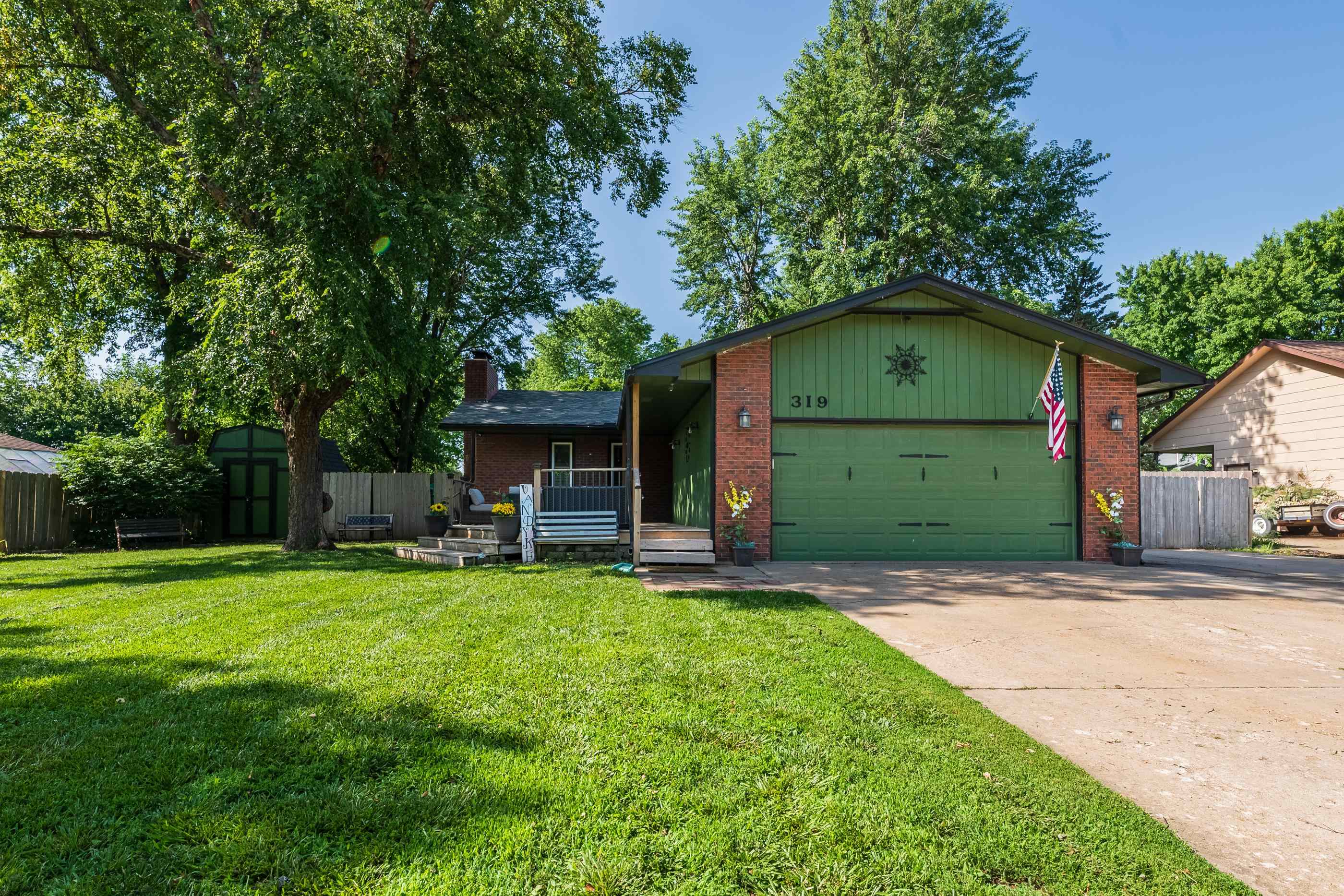 319 Sandalwood Dr Property Photo 2