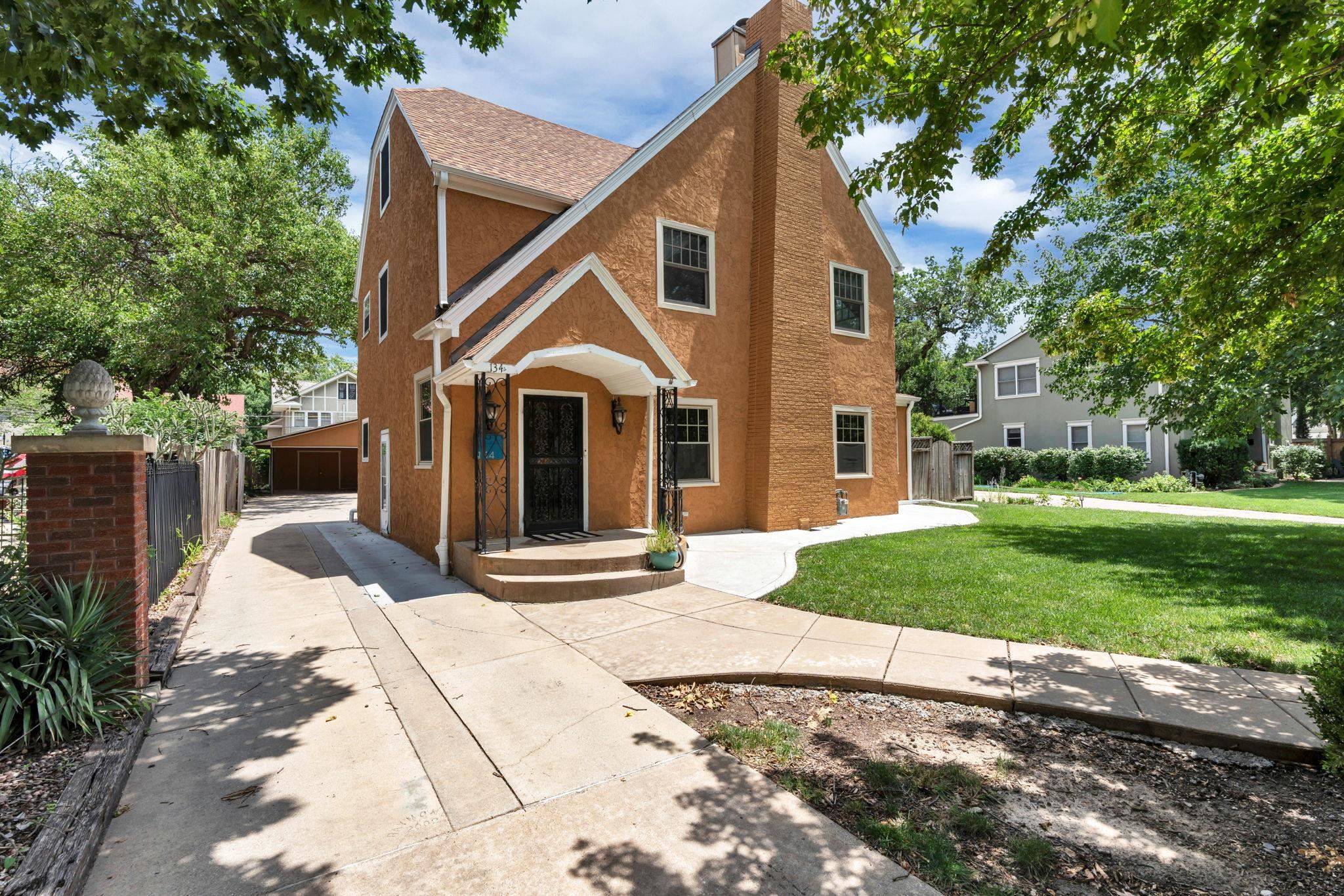 134 N Broadview Property Photo 1