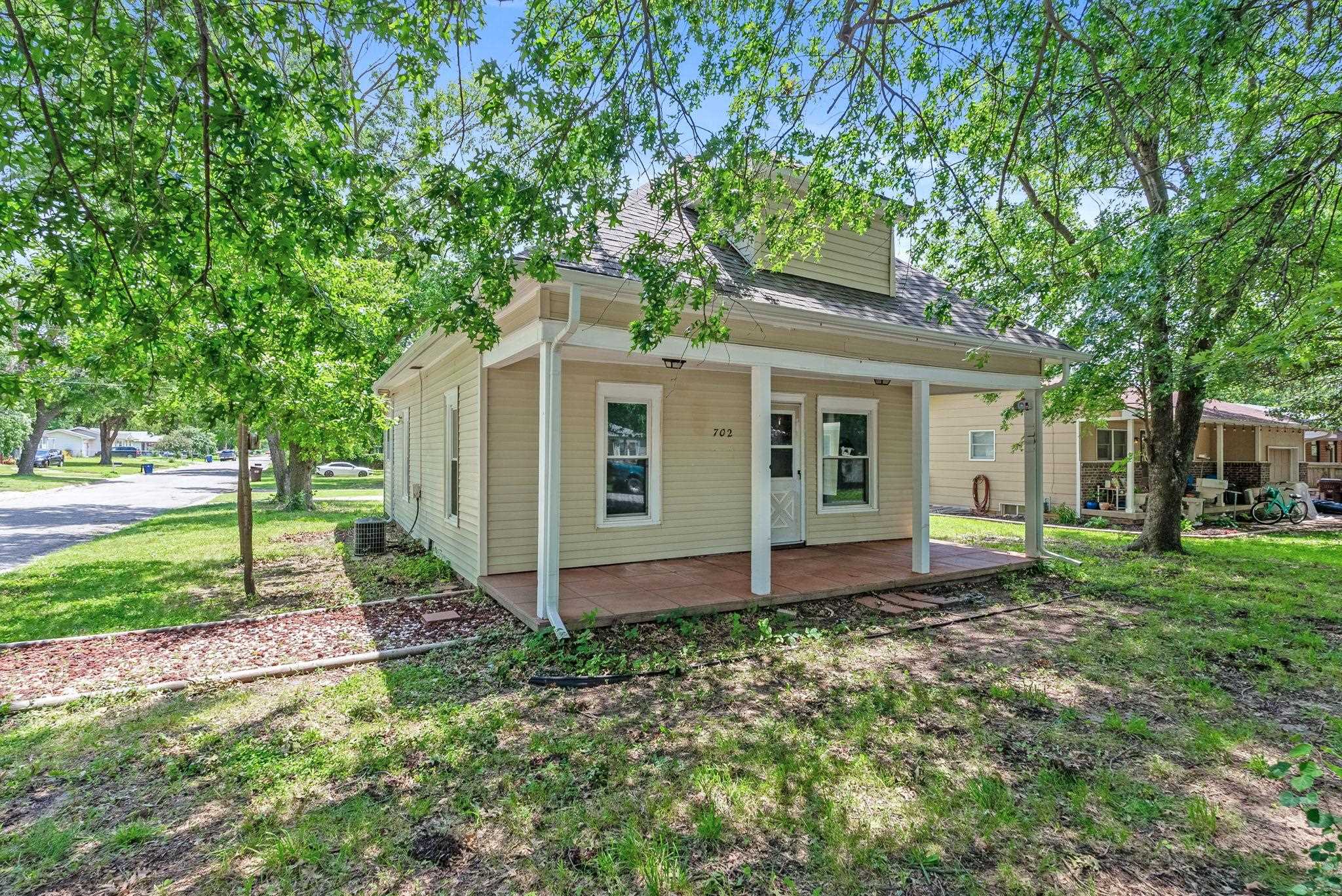 702 S Central Ave Property Photo