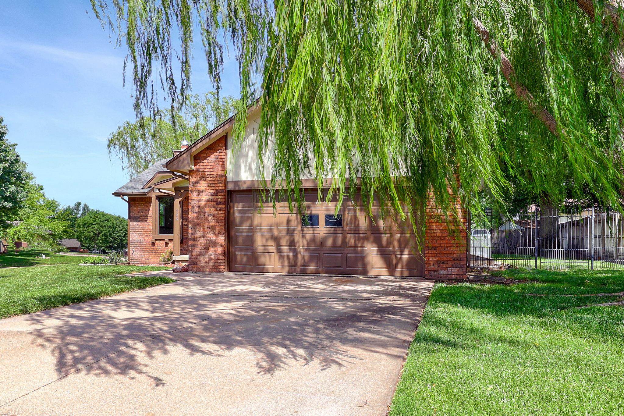708 Wendy Kay Ln Property Photo 3