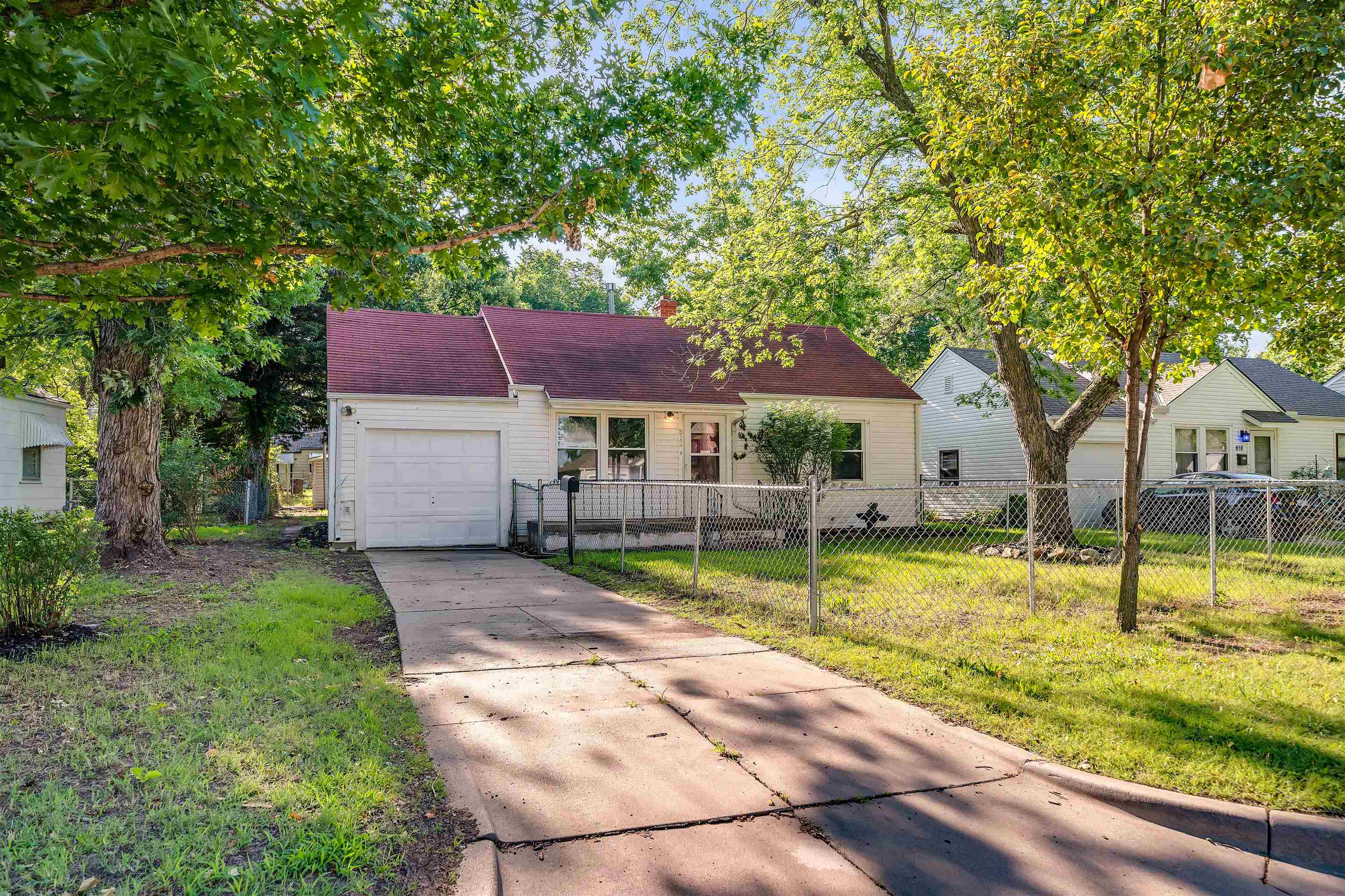 812 S Bleckley Dr Property Photo 1