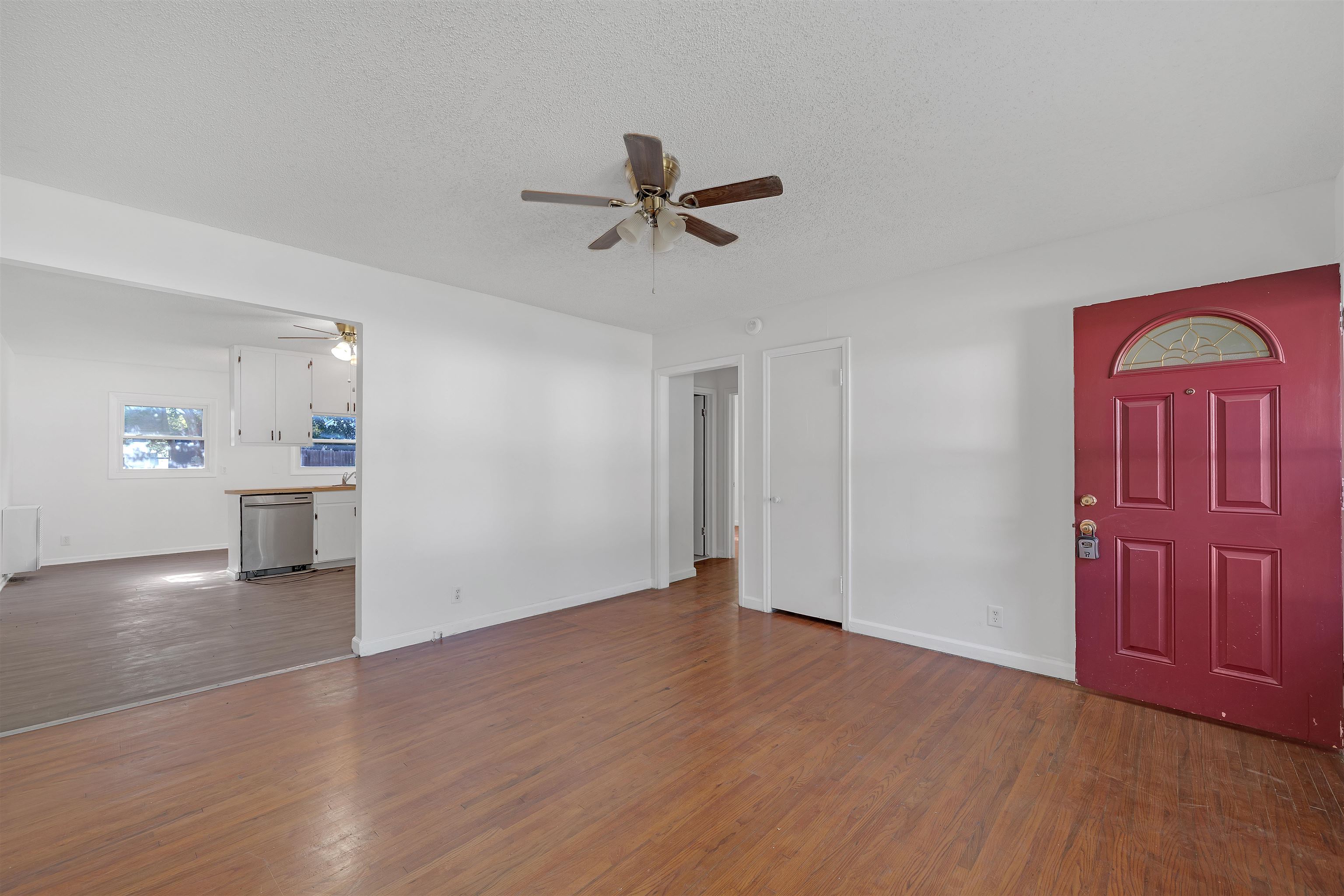 812 S Bleckley Dr Property Photo 5