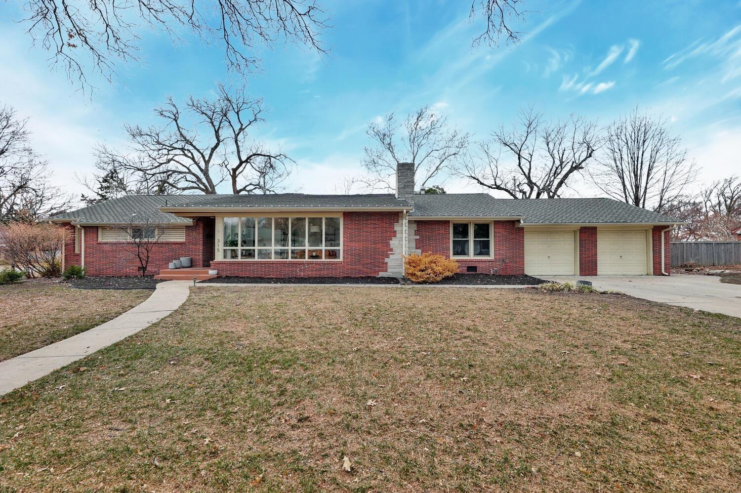 315 Courtleigh St Property Photo 1
