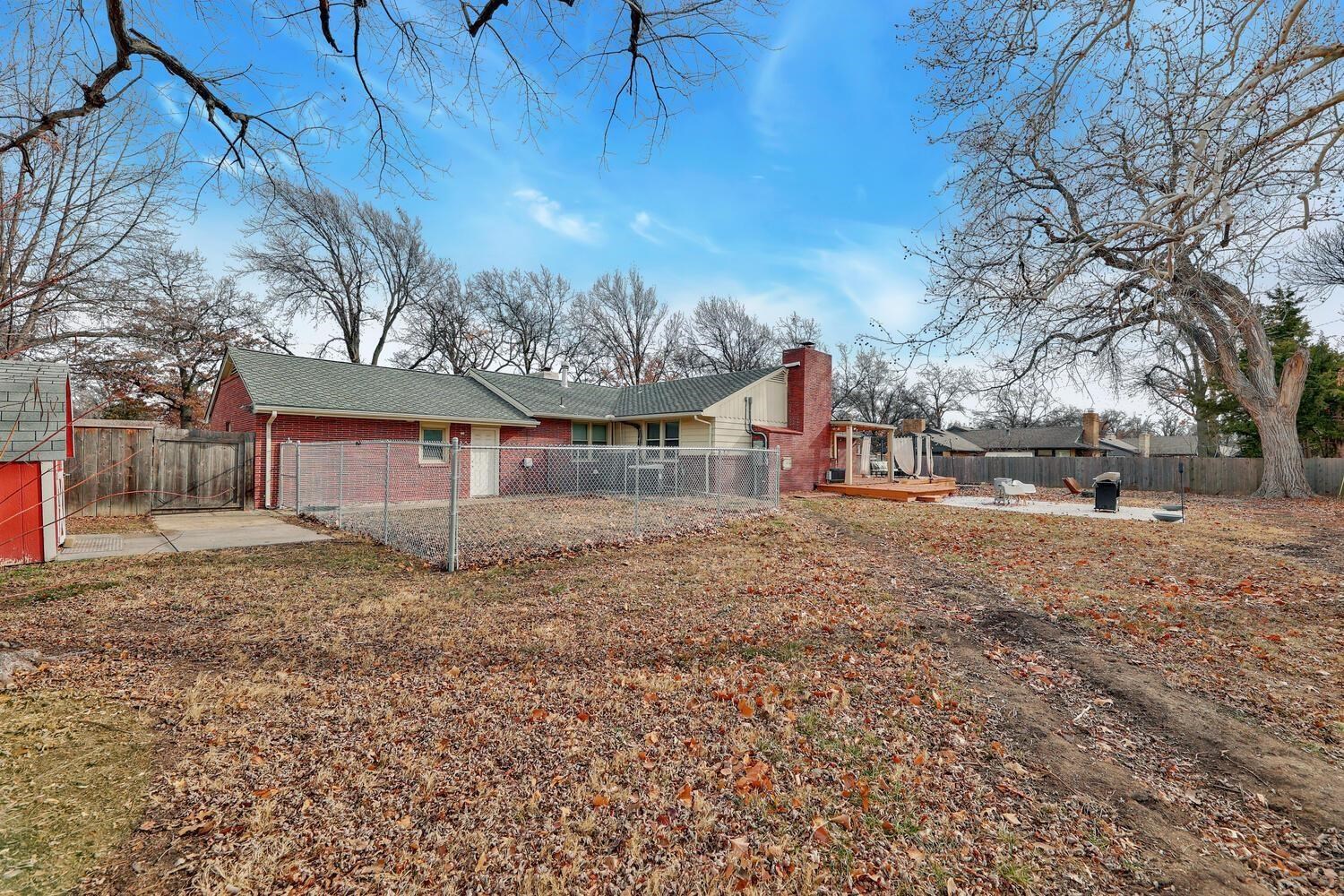 315 Courtleigh St Property Photo 30
