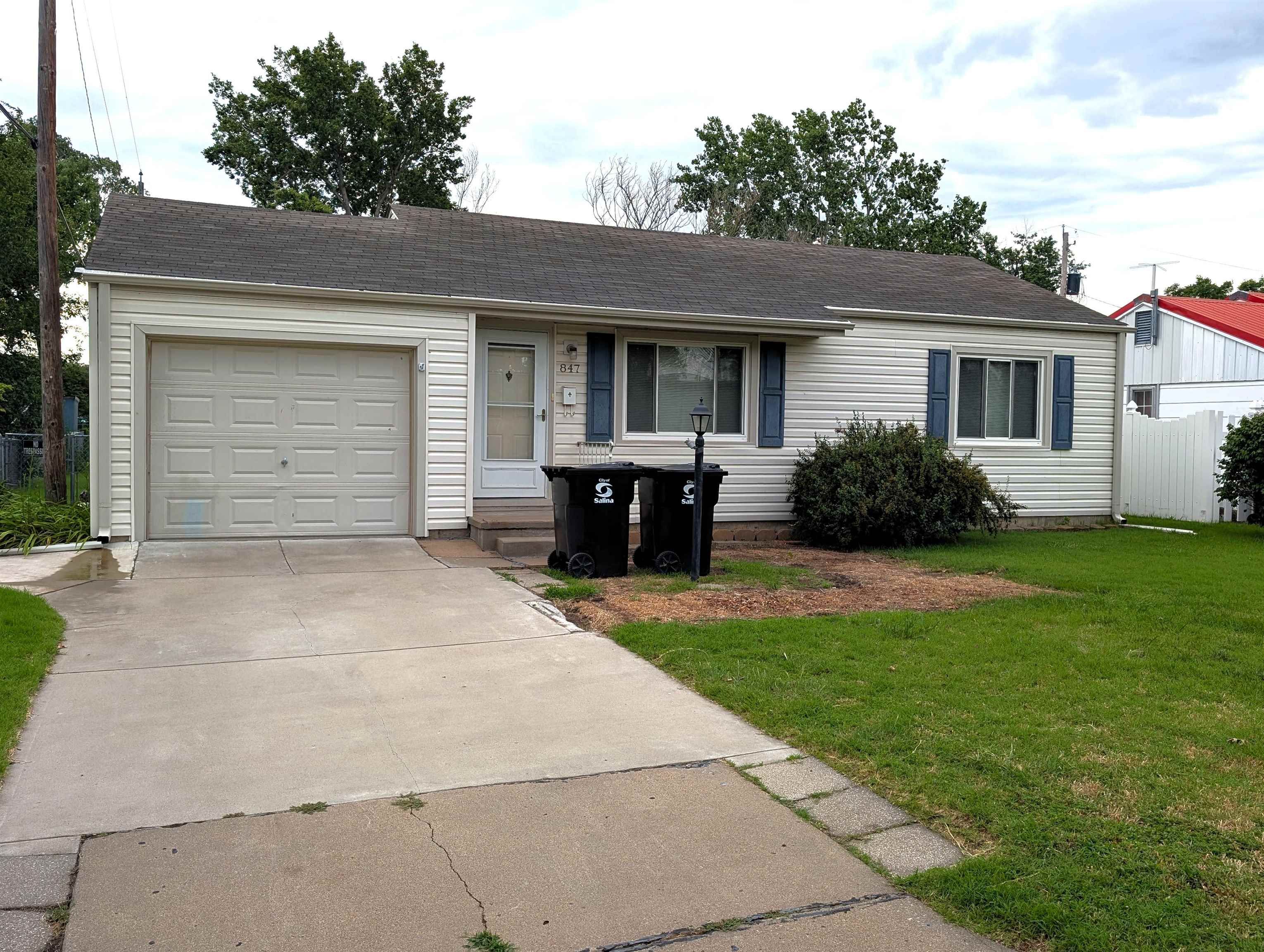 847 Vassar Dr Property Photo 1