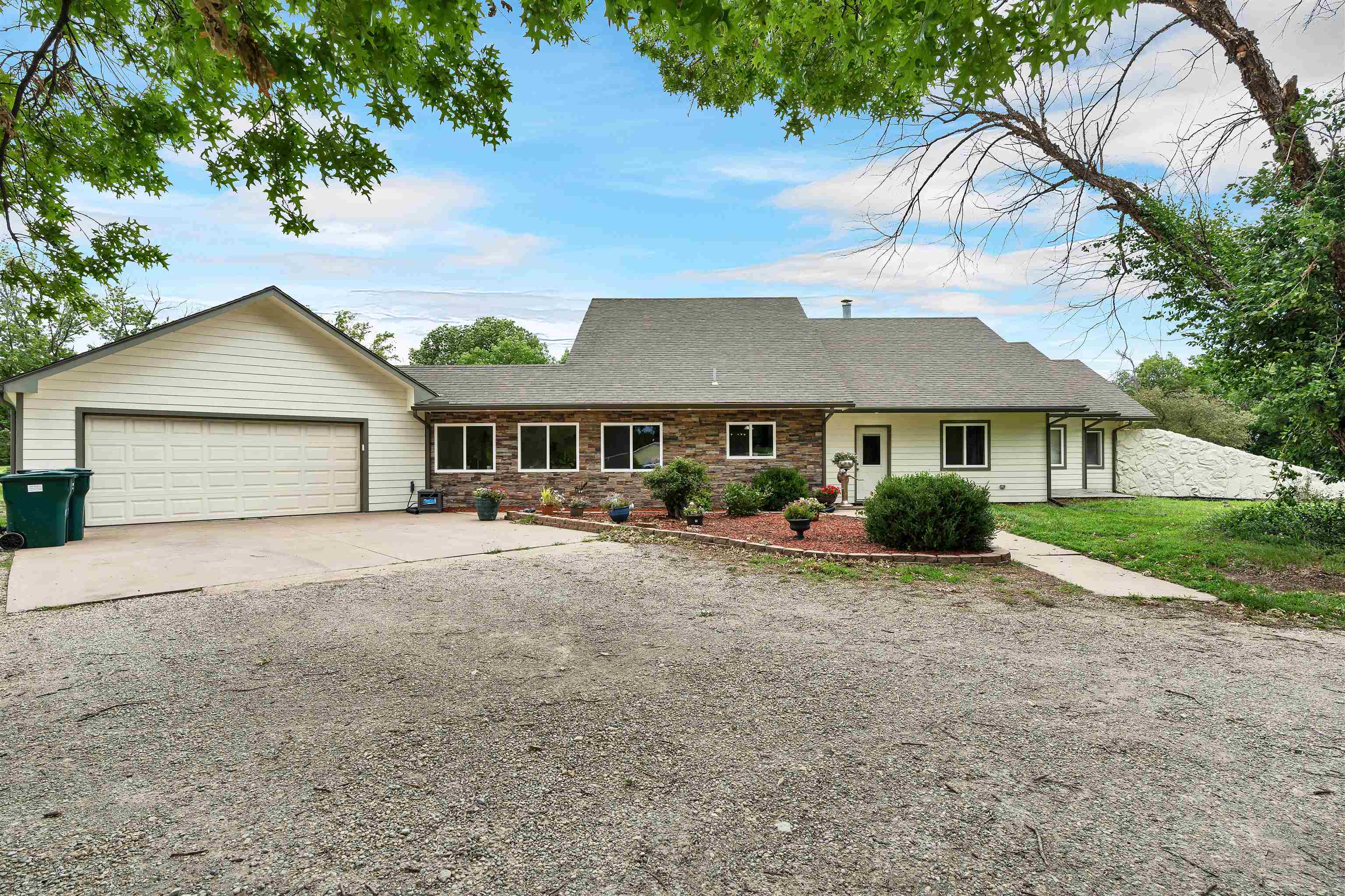 5671 Diamond Property Photo 1