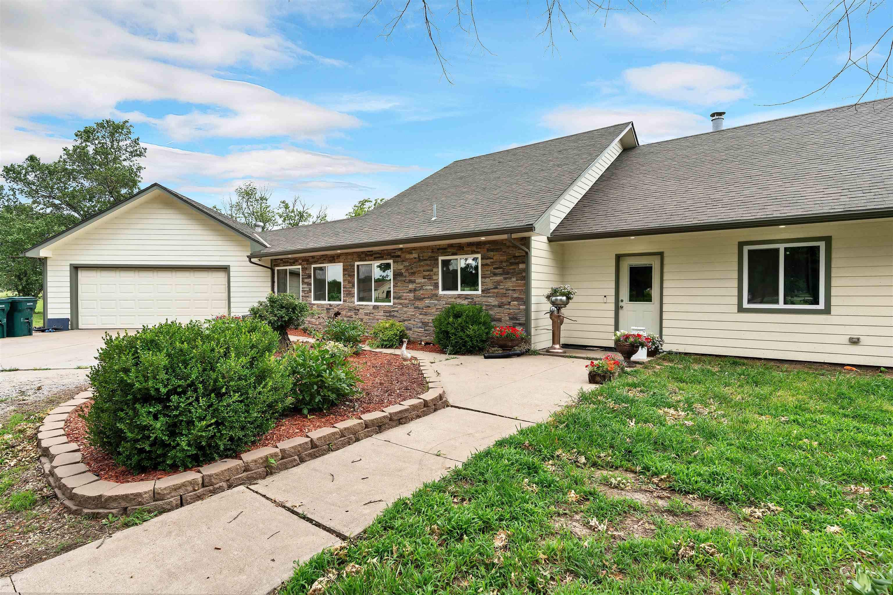 5671 Diamond Property Photo 2