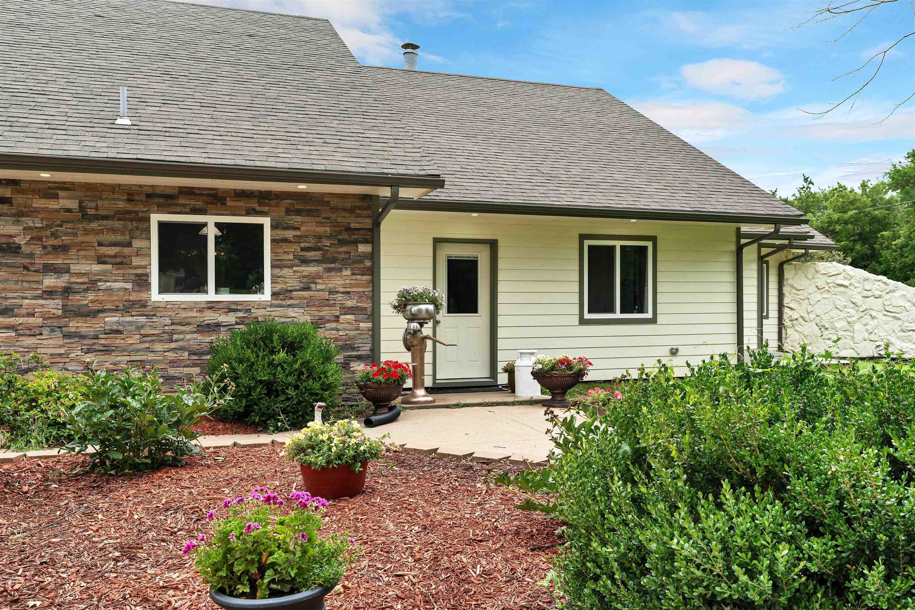 5671 Diamond Property Photo 3
