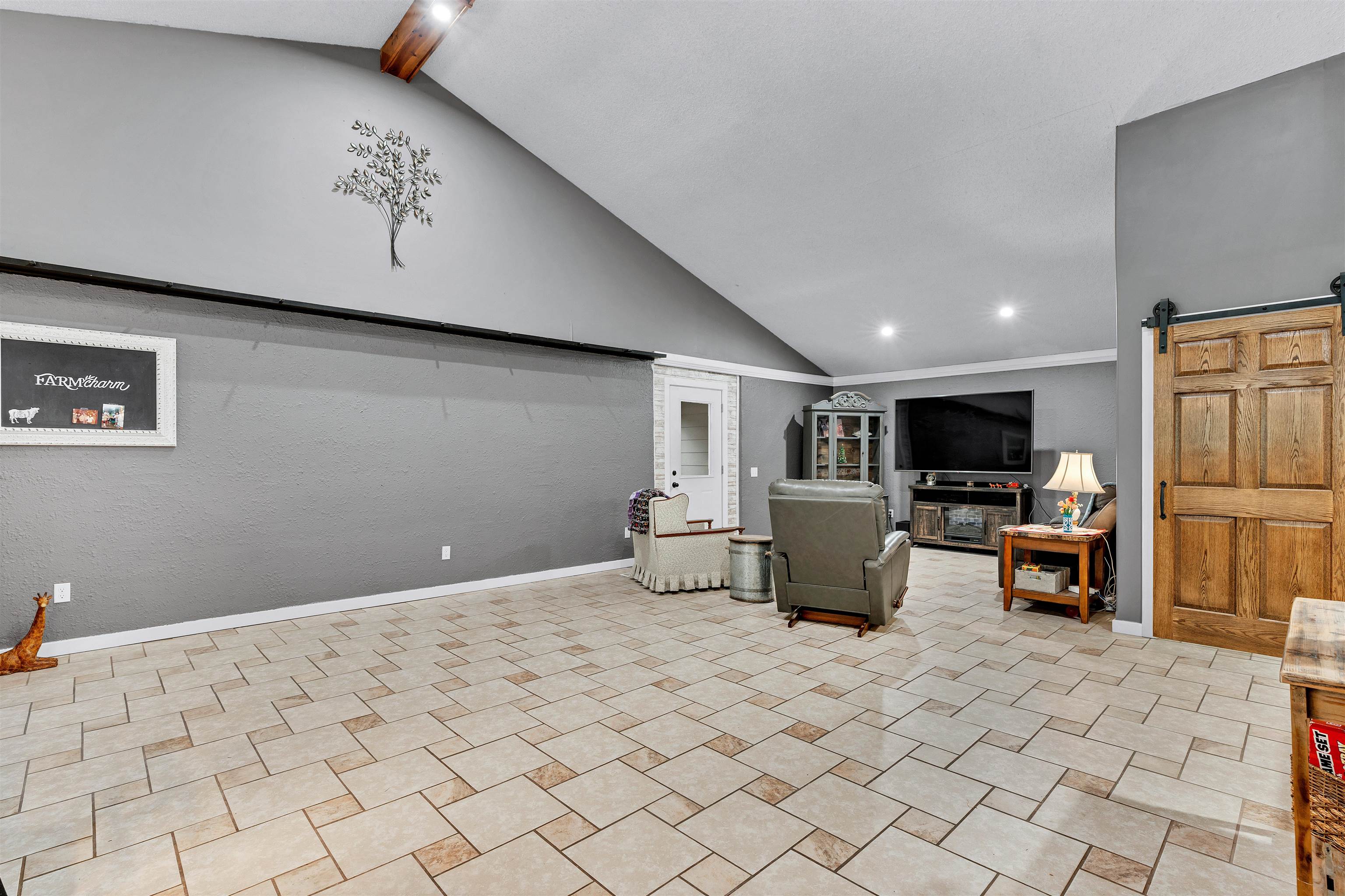 5671 Diamond Property Photo 6