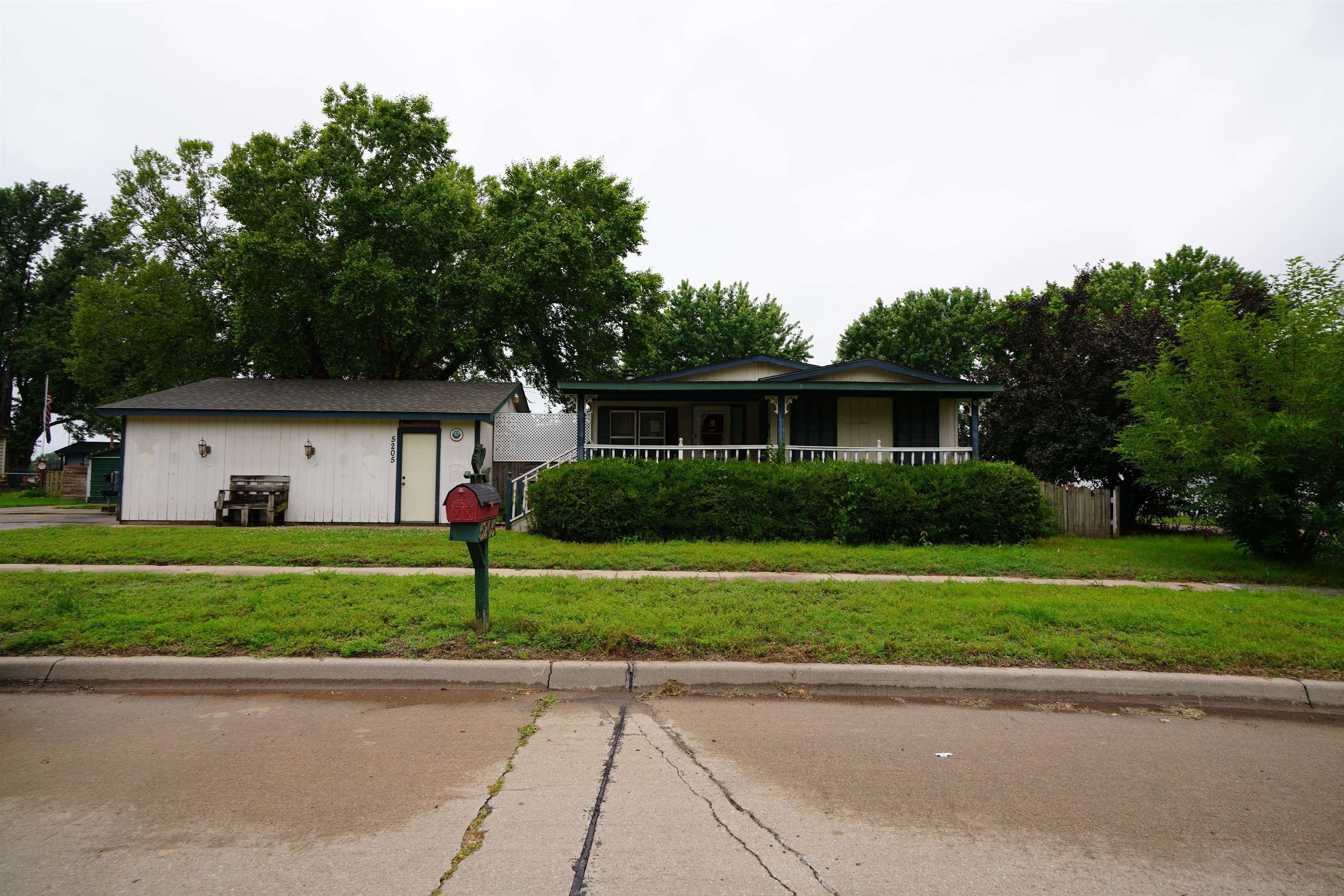 5205 S Lulu St Property Photo 1