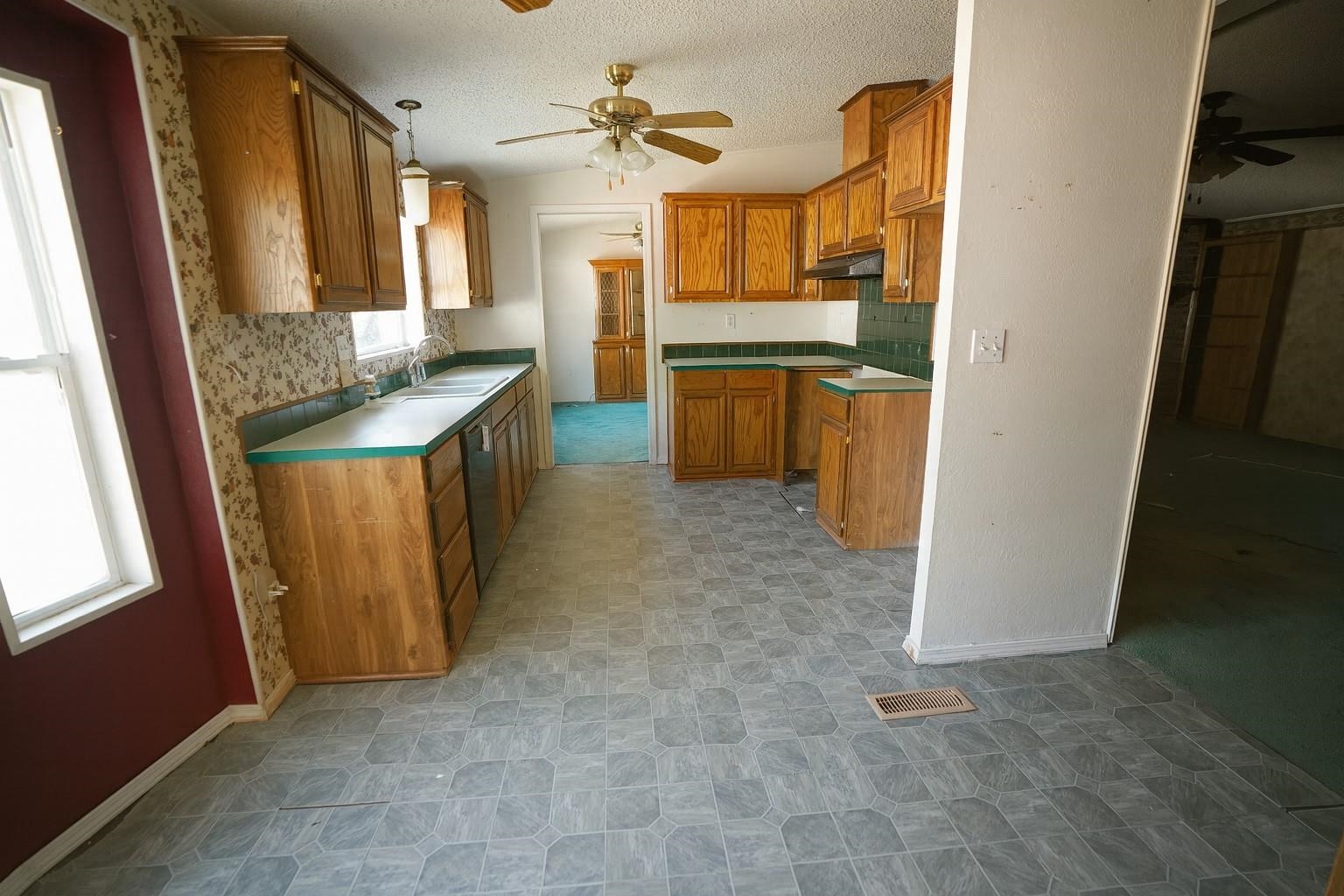 5205 S Lulu St Property Photo 5