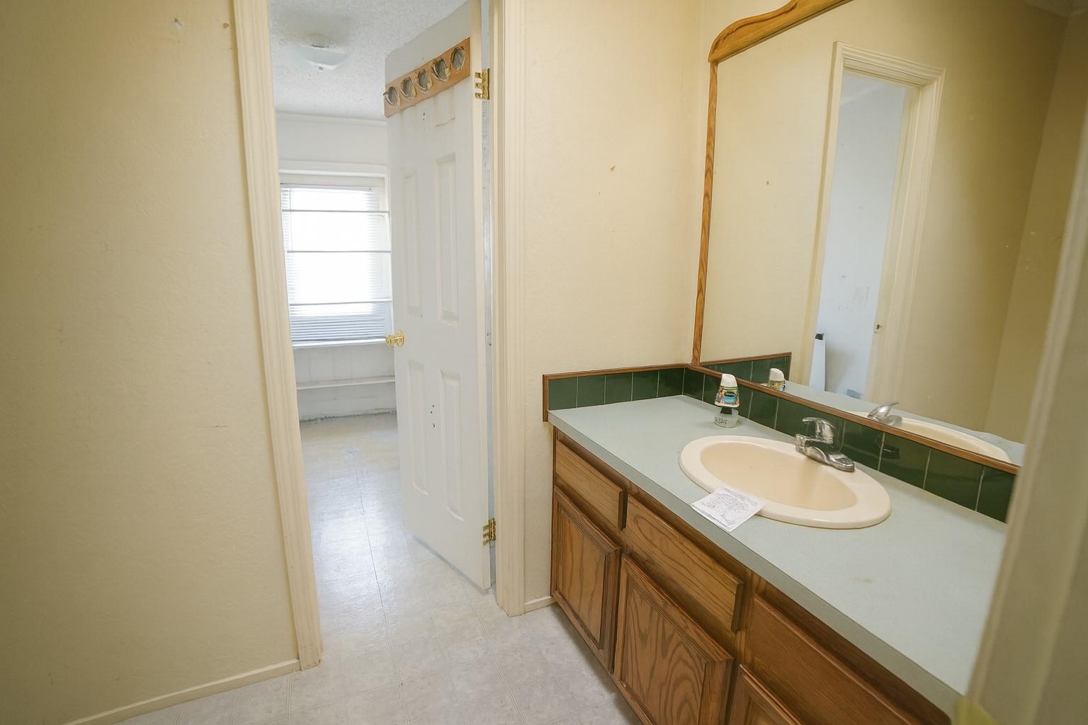 5205 S Lulu St Property Photo 7
