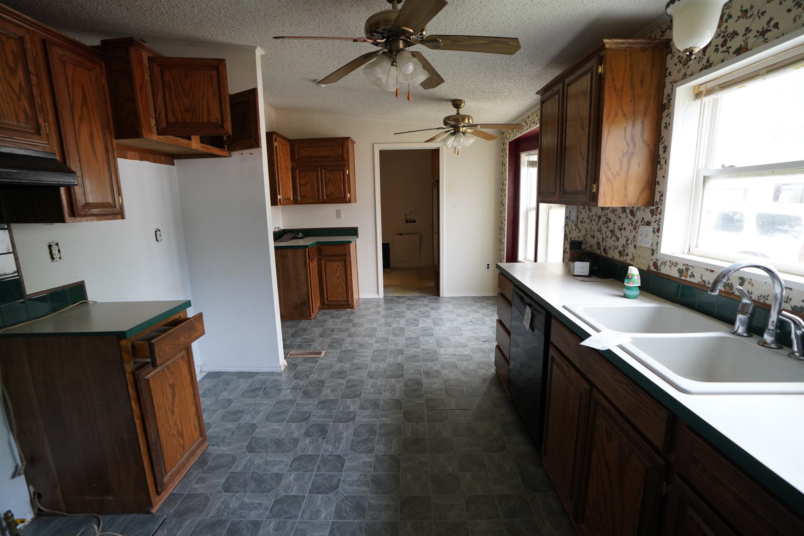 5205 S Lulu St Property Photo 9