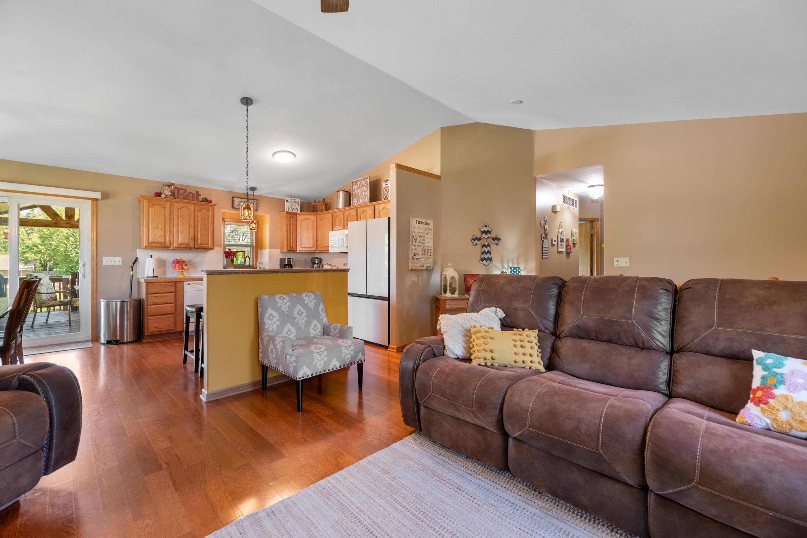 1310 E Winesap Property Photo 7
