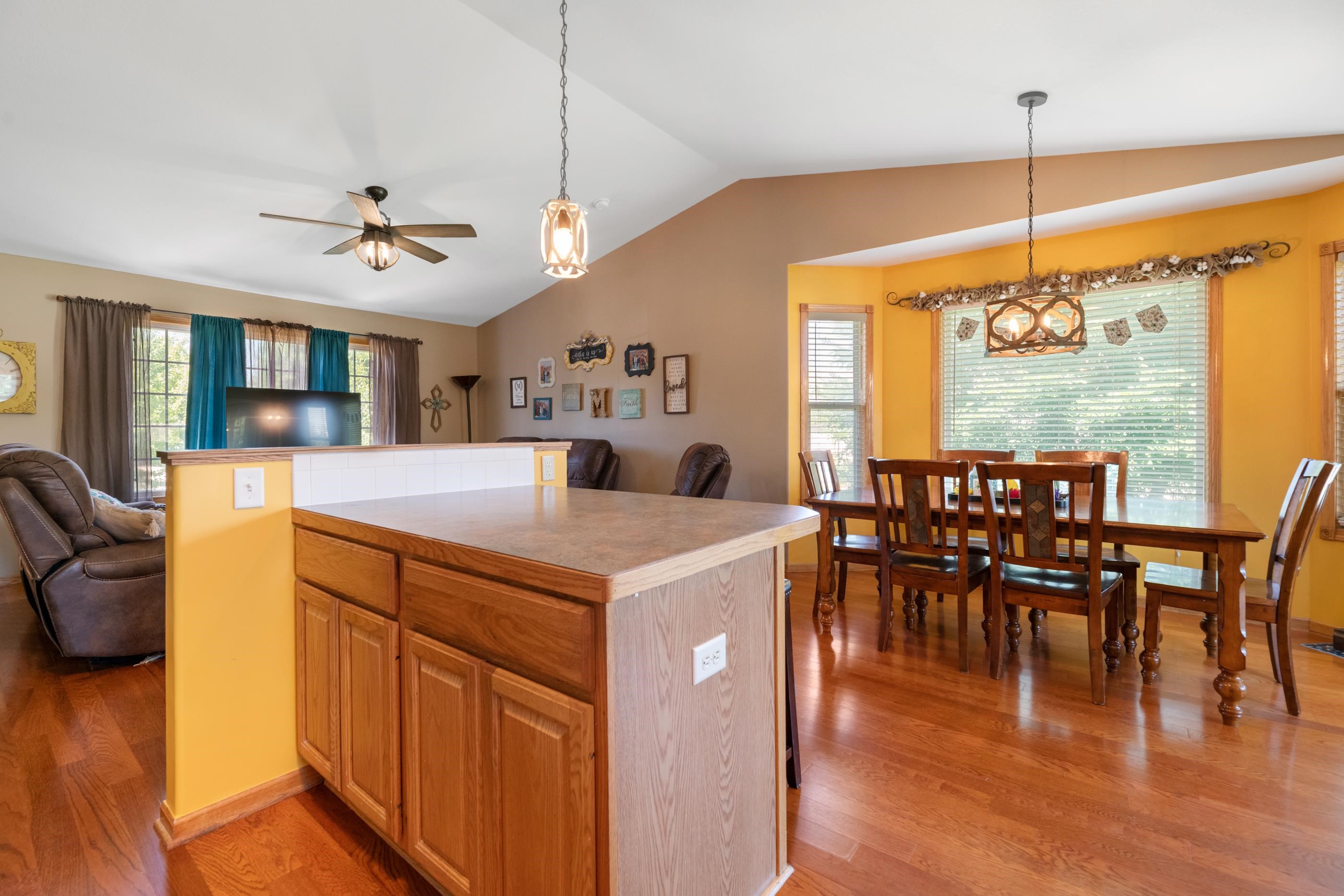 1310 E Winesap Property Photo 8
