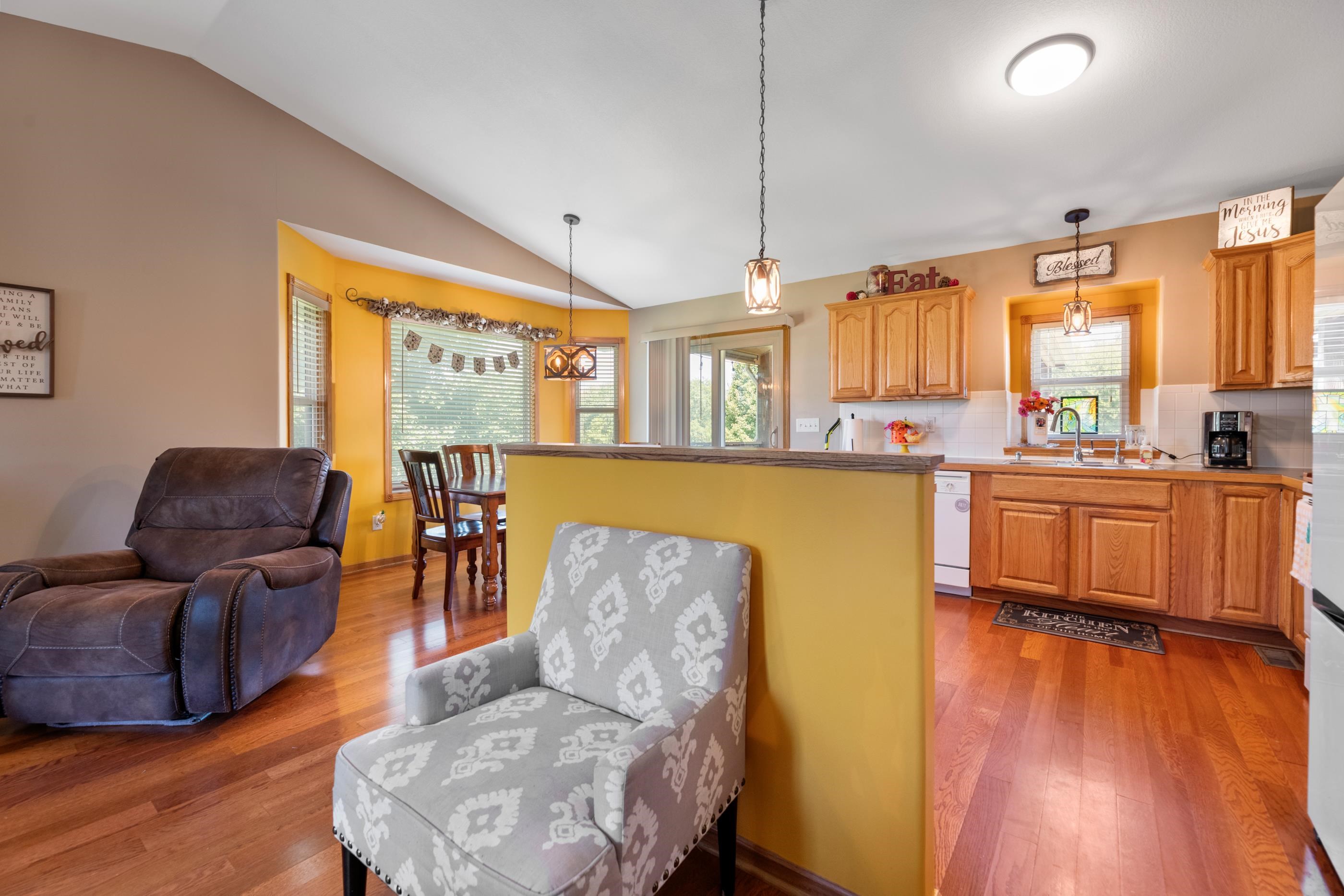 1310 E Winesap Property Photo 9