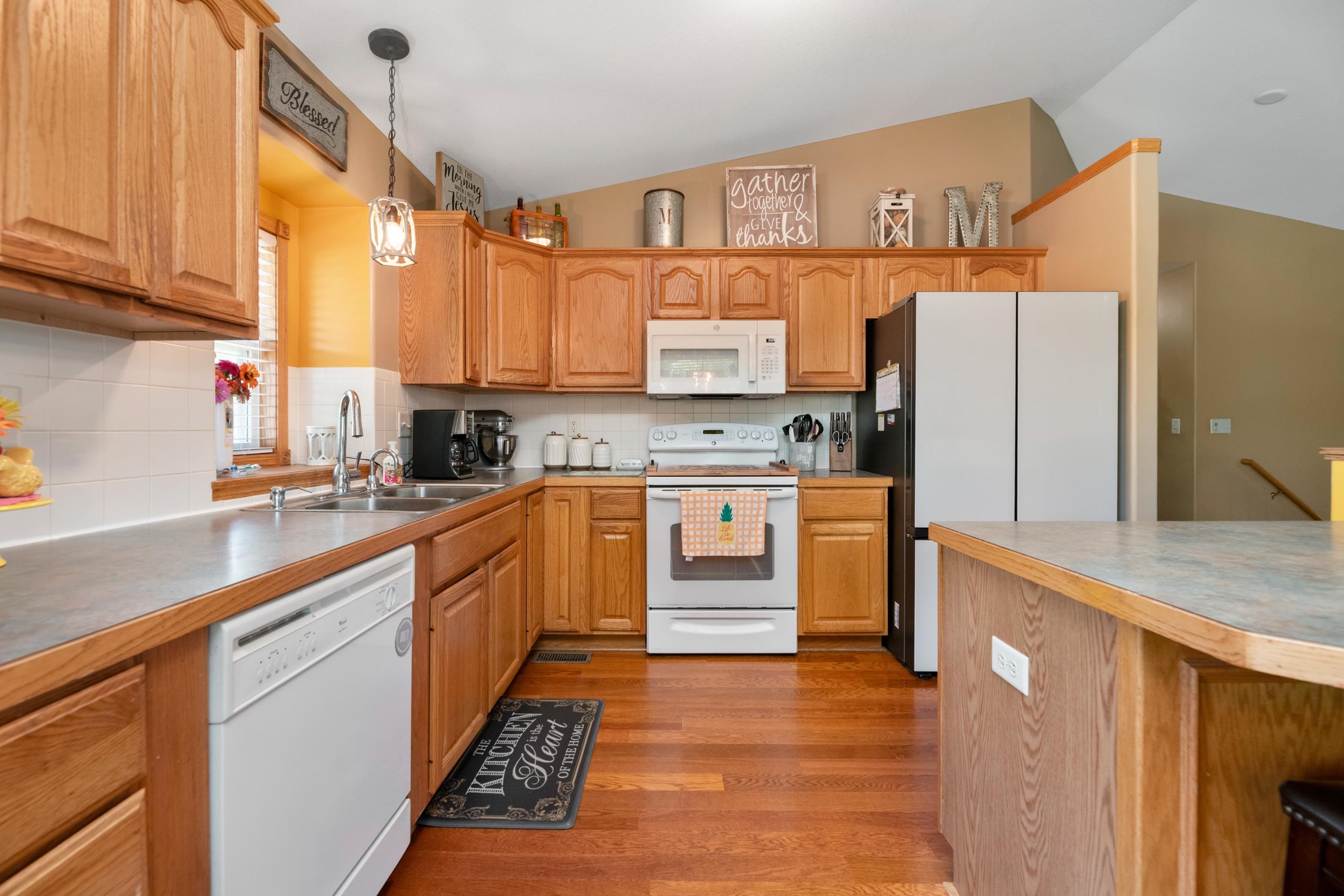 1310 E Winesap Property Photo 13