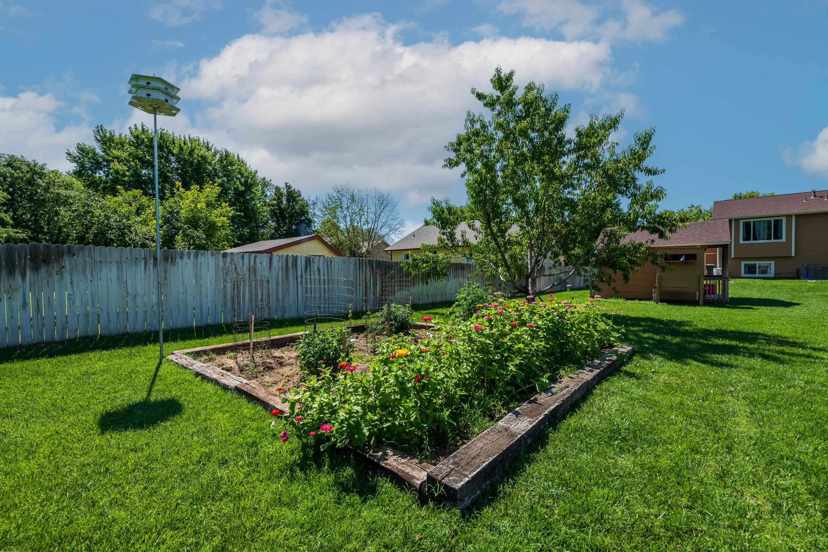 1310 E Winesap Property Photo 32
