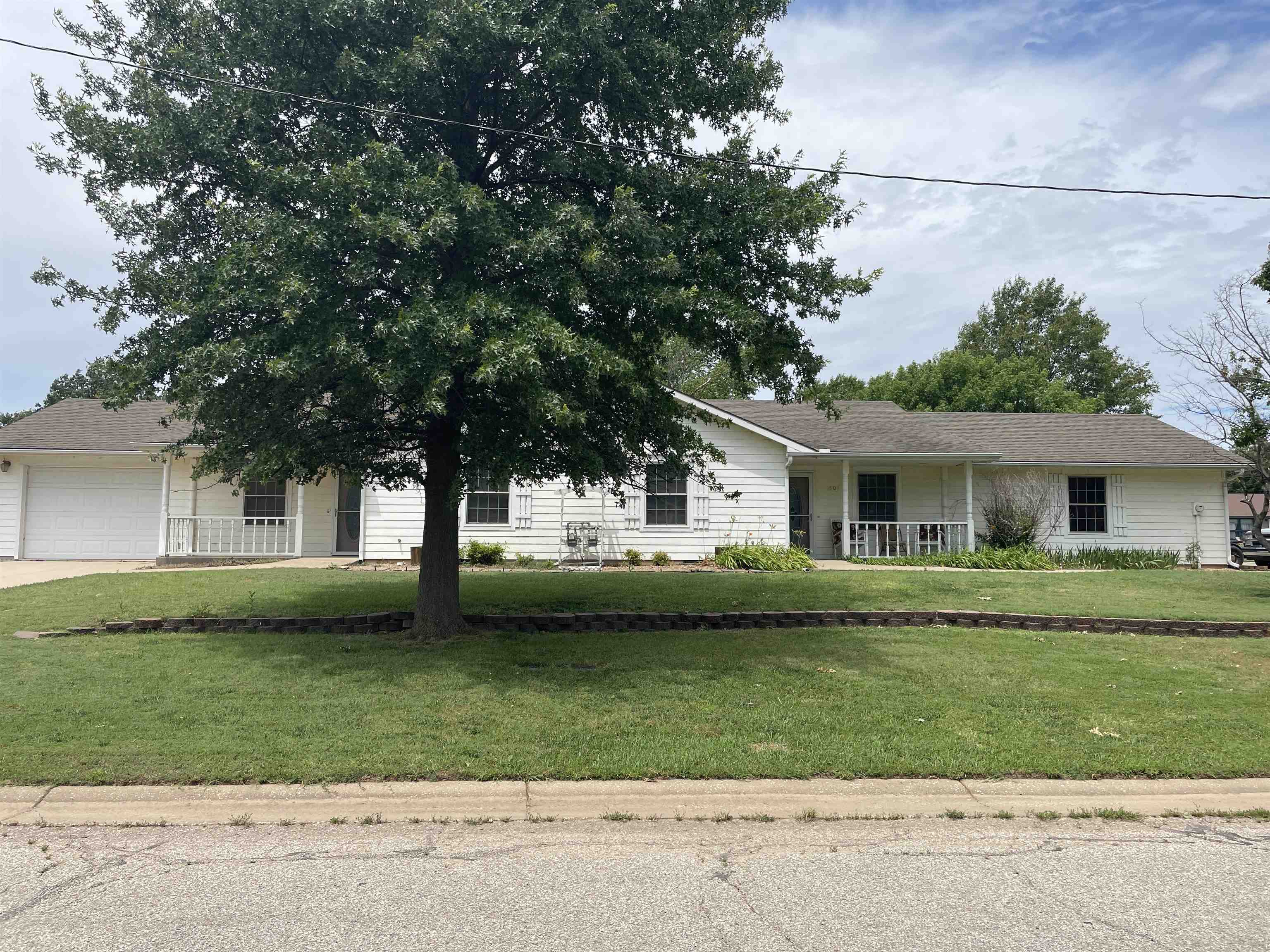 1504 N Stewart St Property Photo 1
