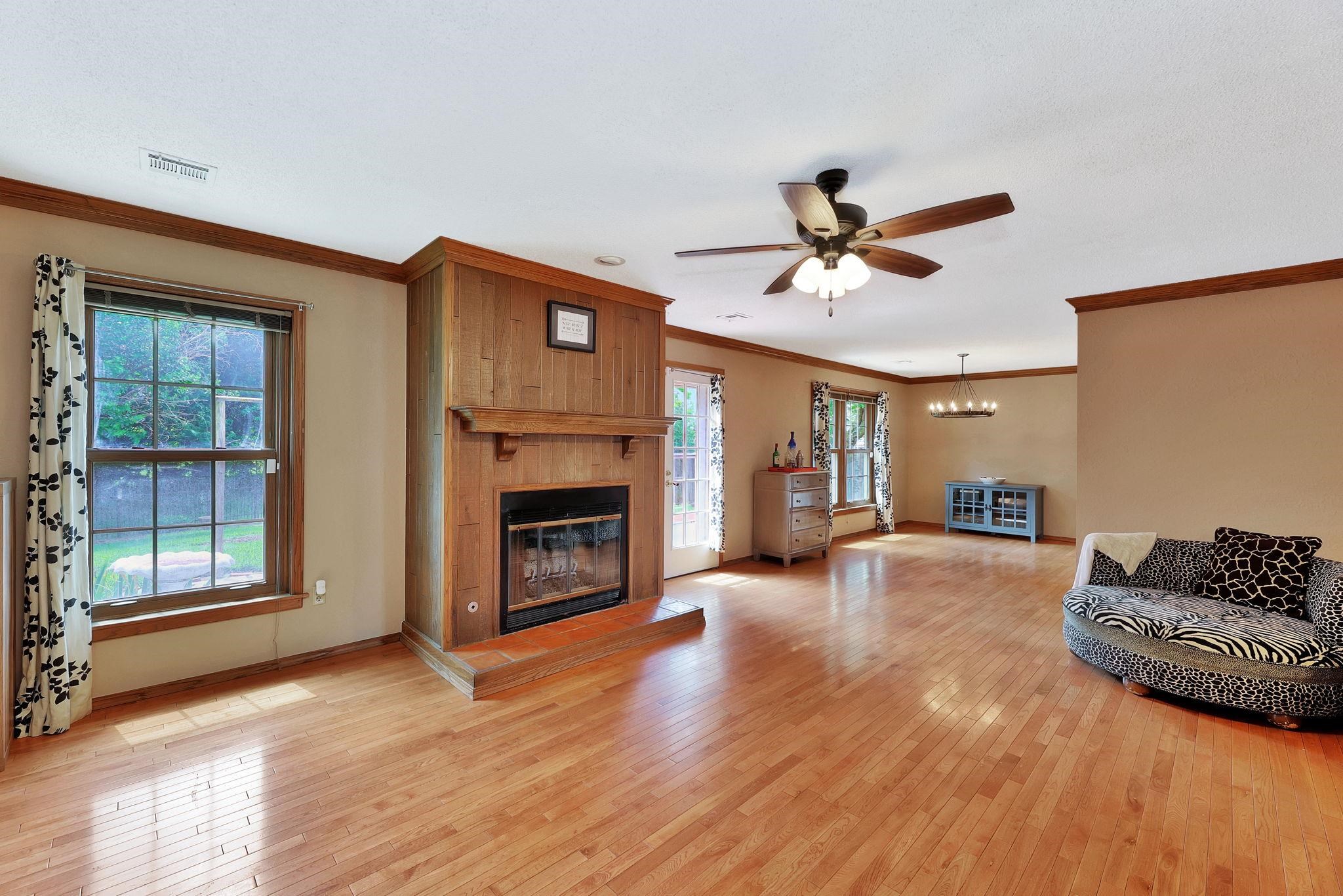 324 N Lakeside Dr Property Photo 3