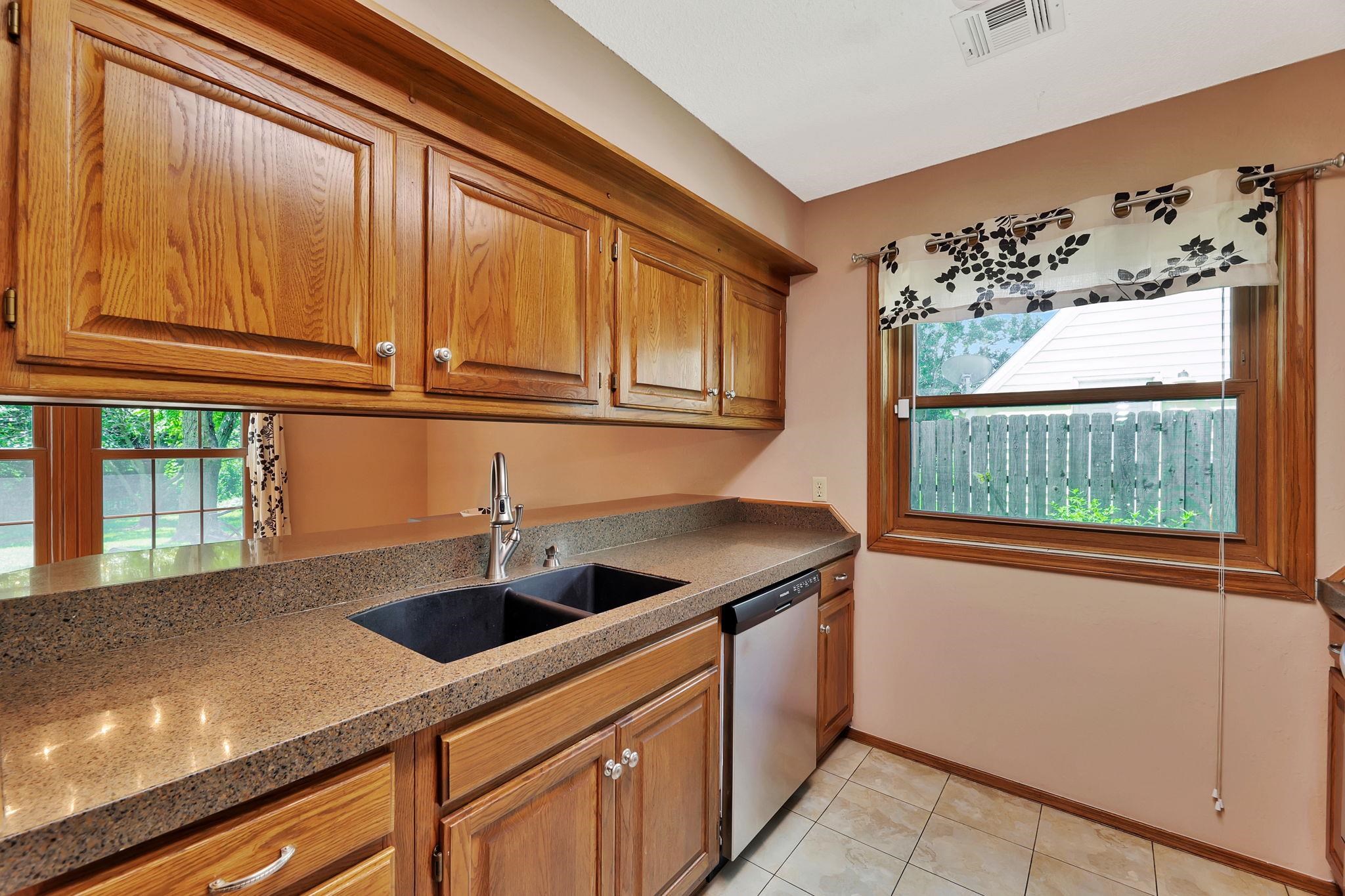 324 N Lakeside Dr Property Photo 6