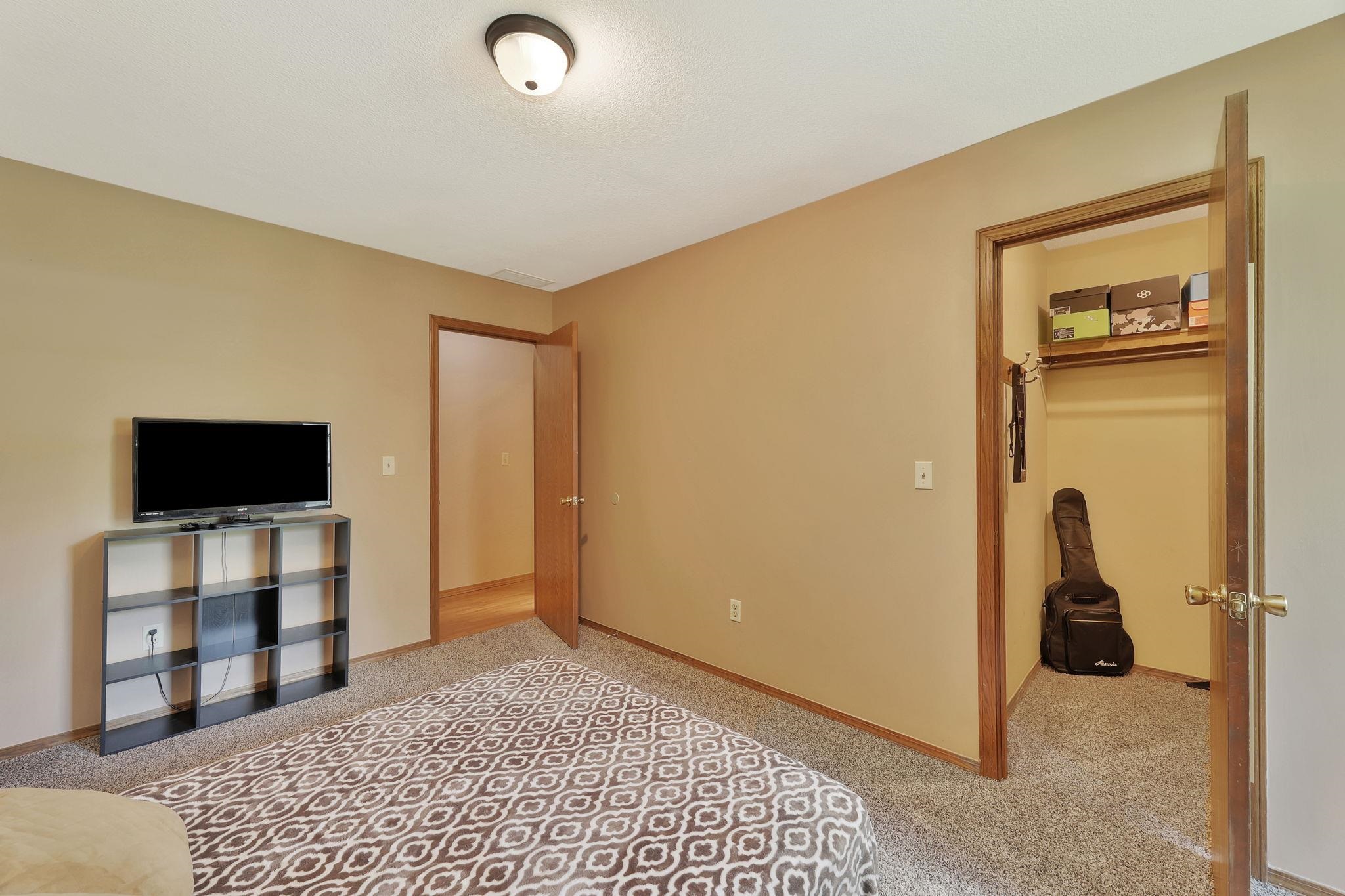 324 N Lakeside Dr Property Photo 12