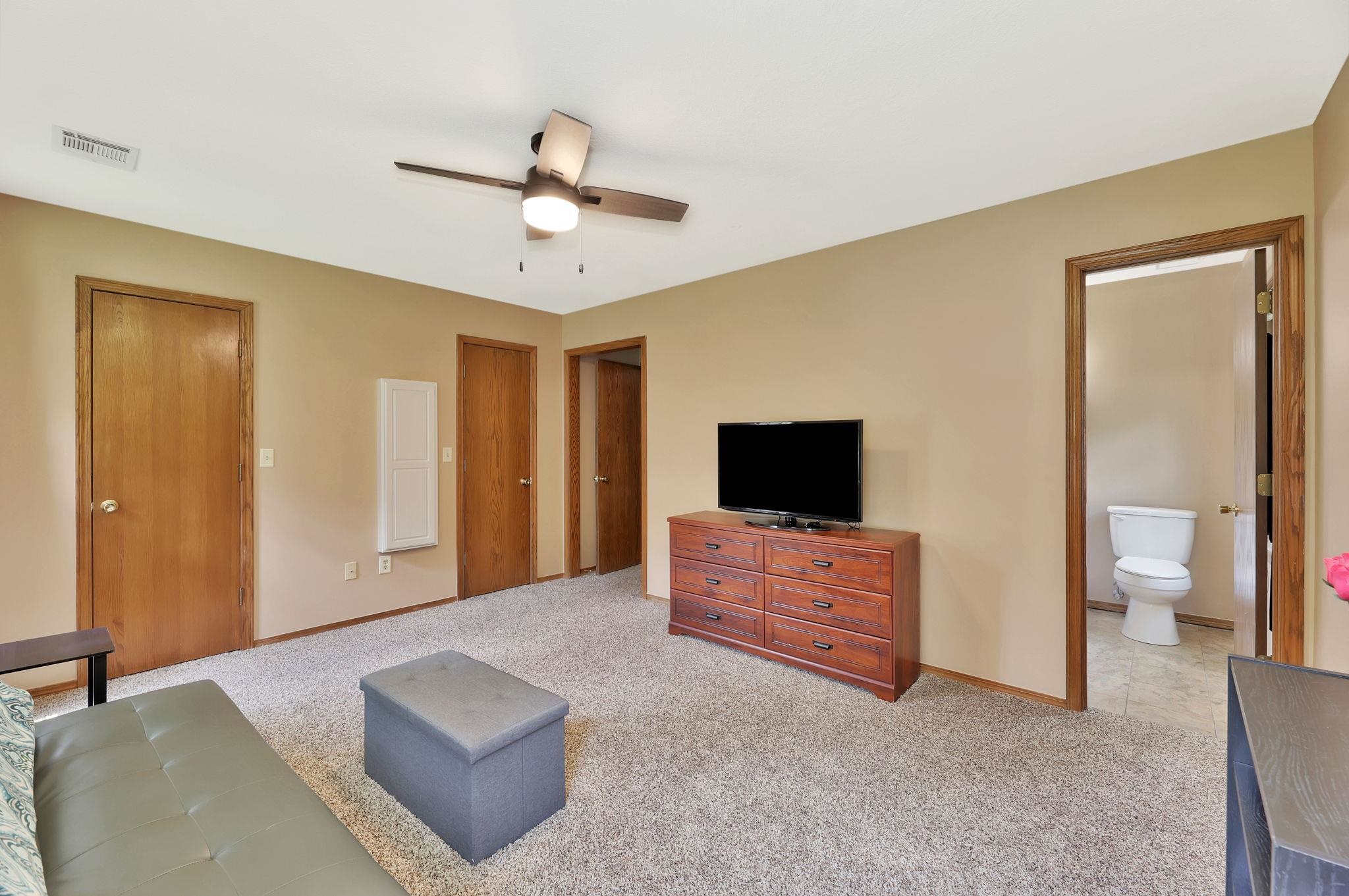 324 N Lakeside Dr Property Photo 13