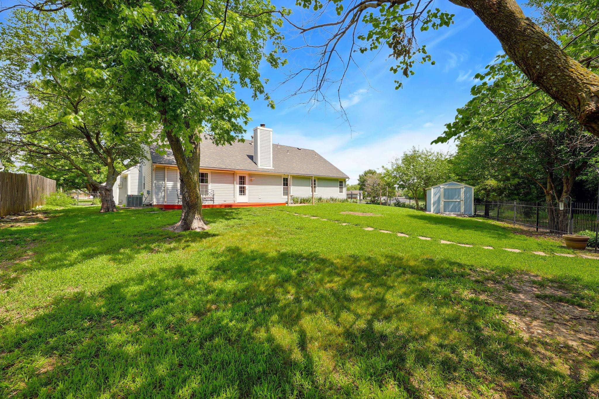 324 N Lakeside Dr Property Photo 17